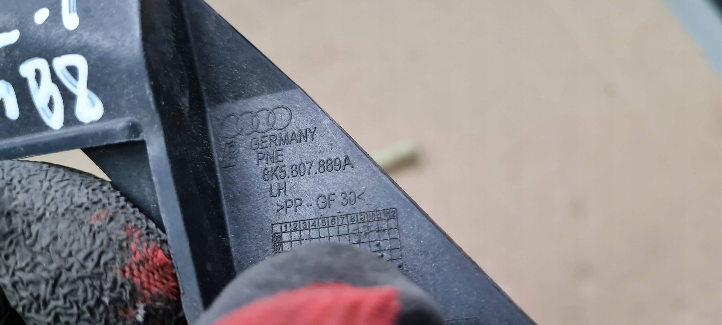 A4 B8 S4 Support Poignée Support plaque Pare choc Gauche Arrière Berline 8K5807889A