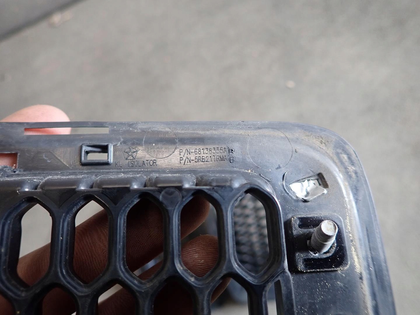 Kratki Grill JEEP CHEROKE TRAILHAWK 68138335A