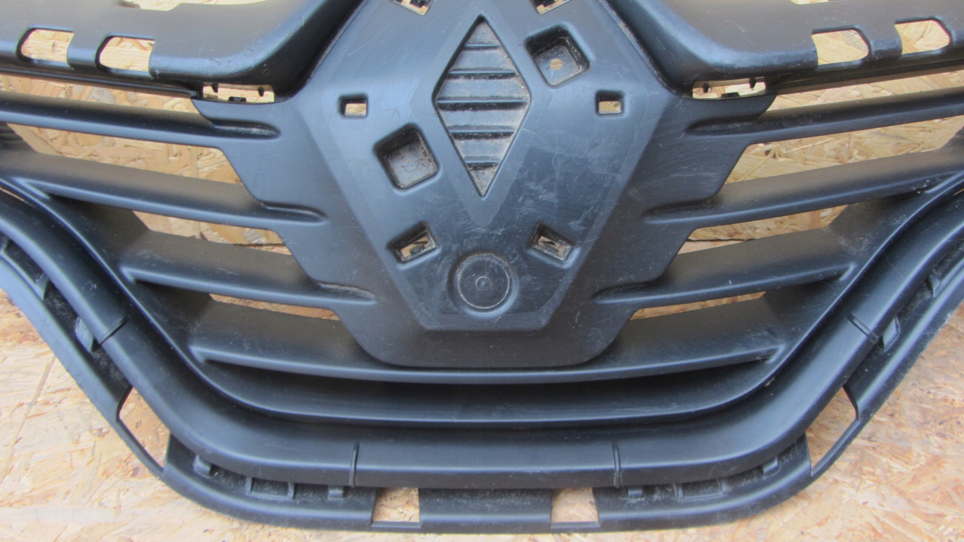 решетка радиатора renault CAPTUR