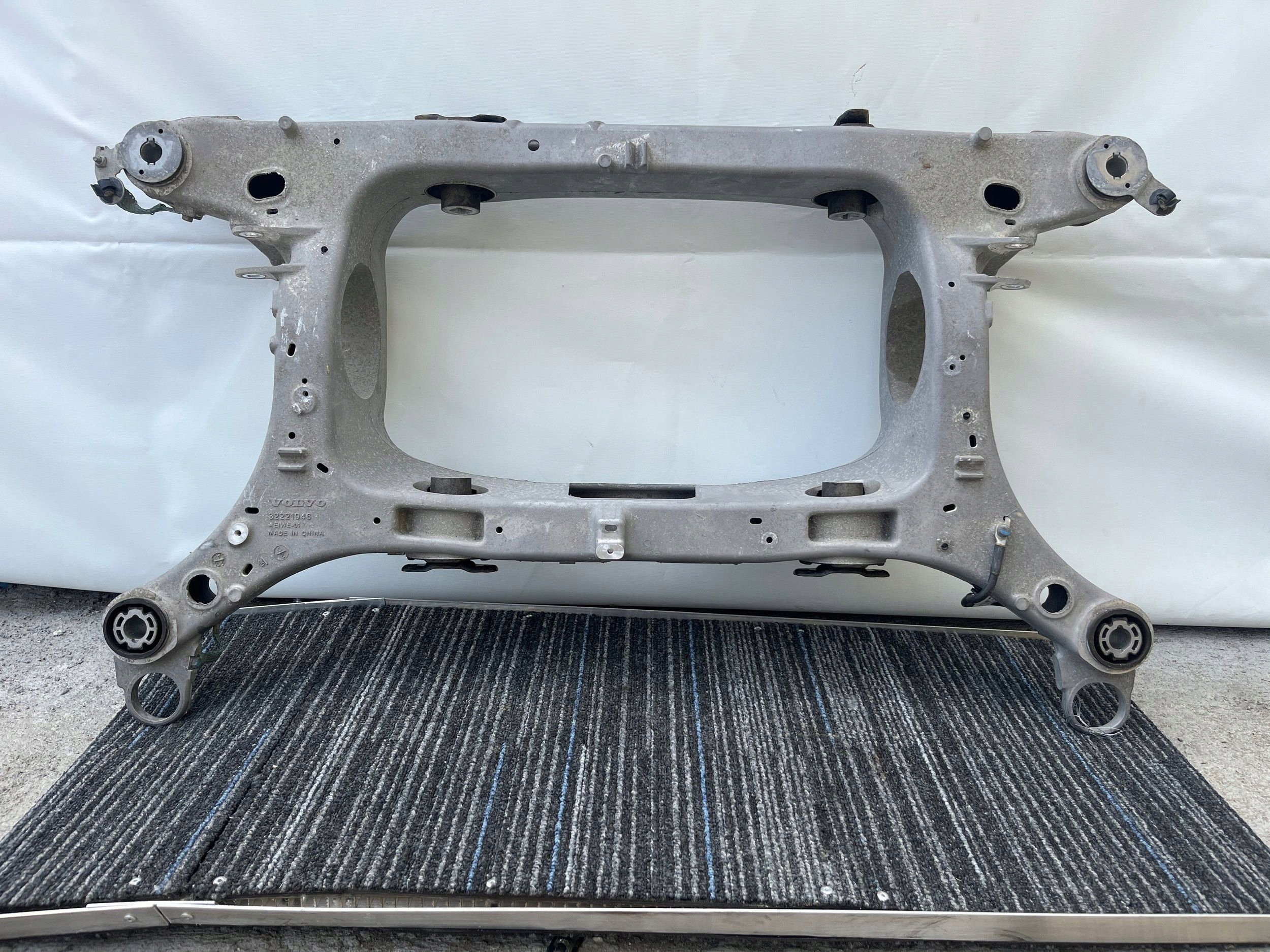 Volvo XC40 C40 2023 SANKI BELKA TYLNA