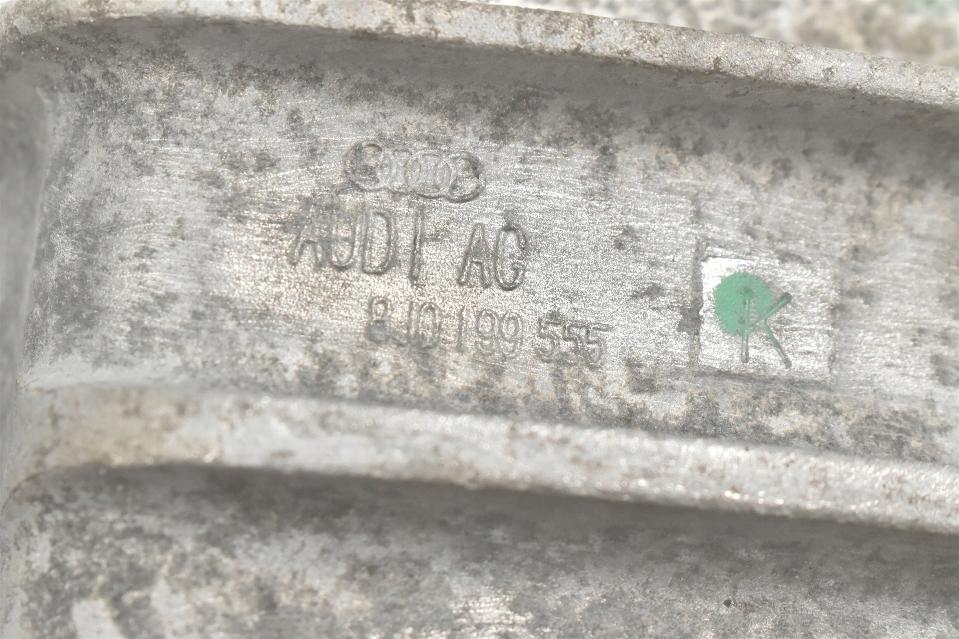 ŁAPA PODPORA SKRZYNI BIEGÓW LEWA 8J0199555K AUDI Q3 8U RSQ3 Numer katalogowy części 8J0199555K 8J0199555K