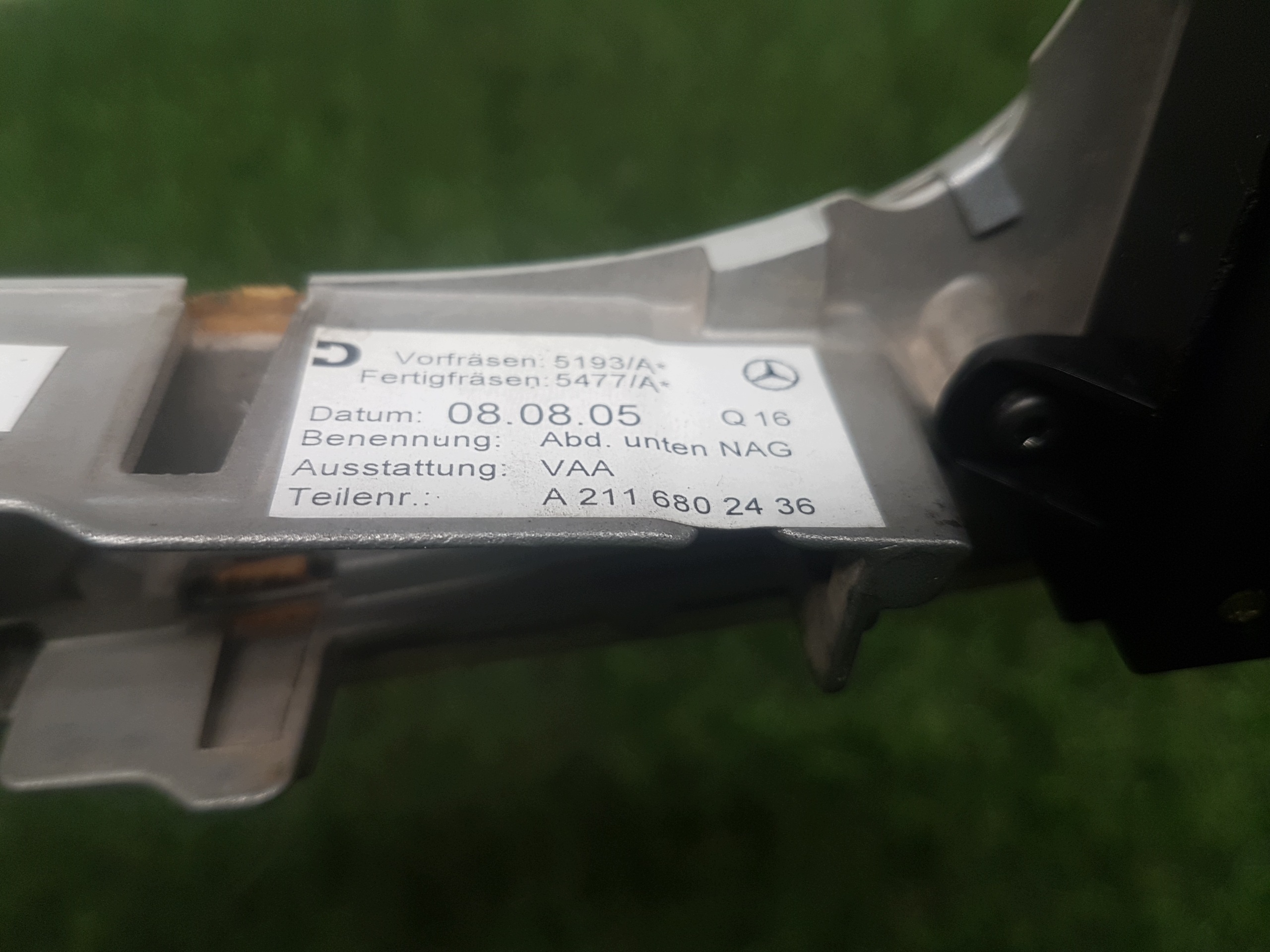 frame of a trim changes of the gear MERCEDES-BENZ E-class W211