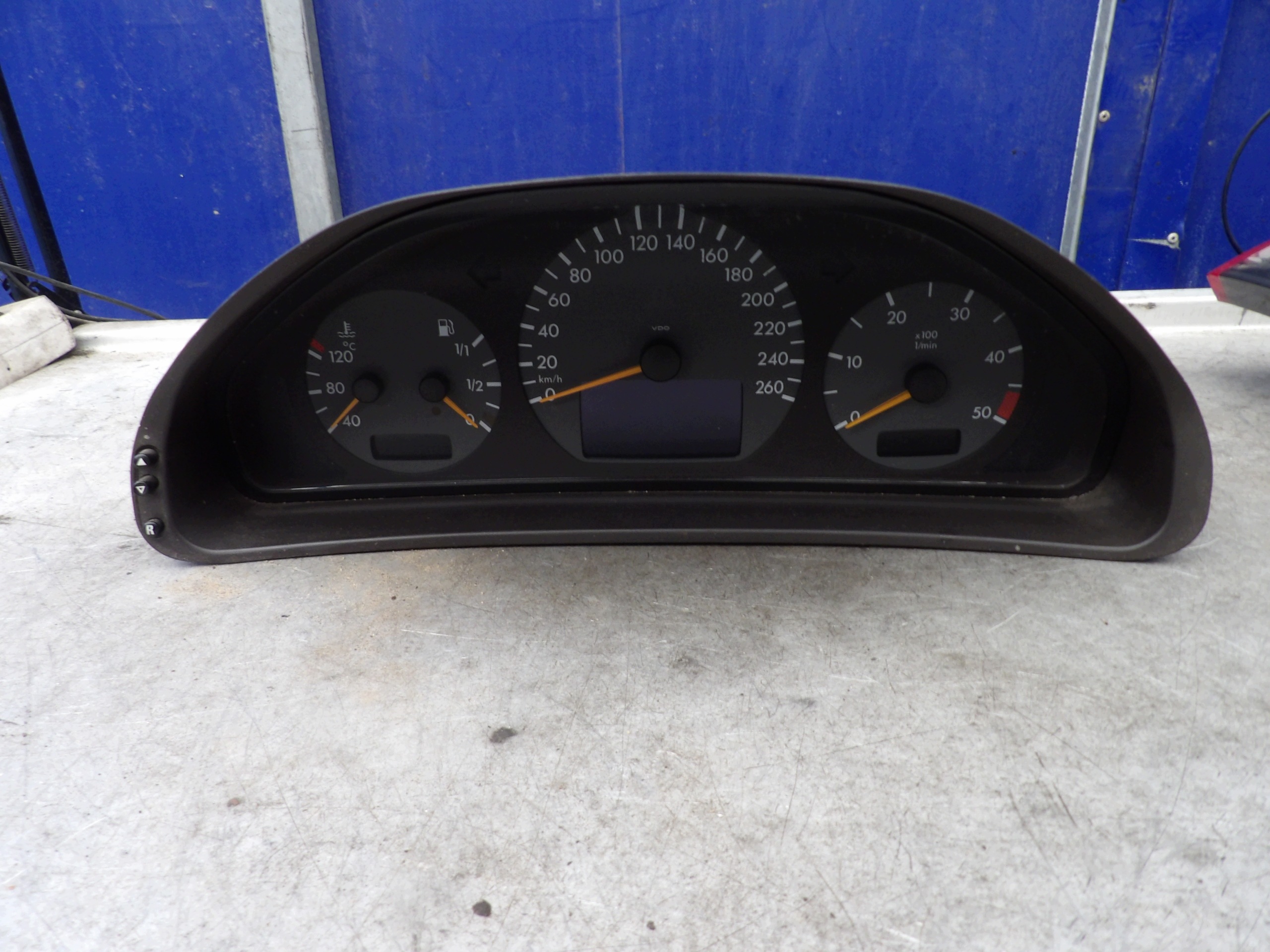 Mercedes W 210 dials
