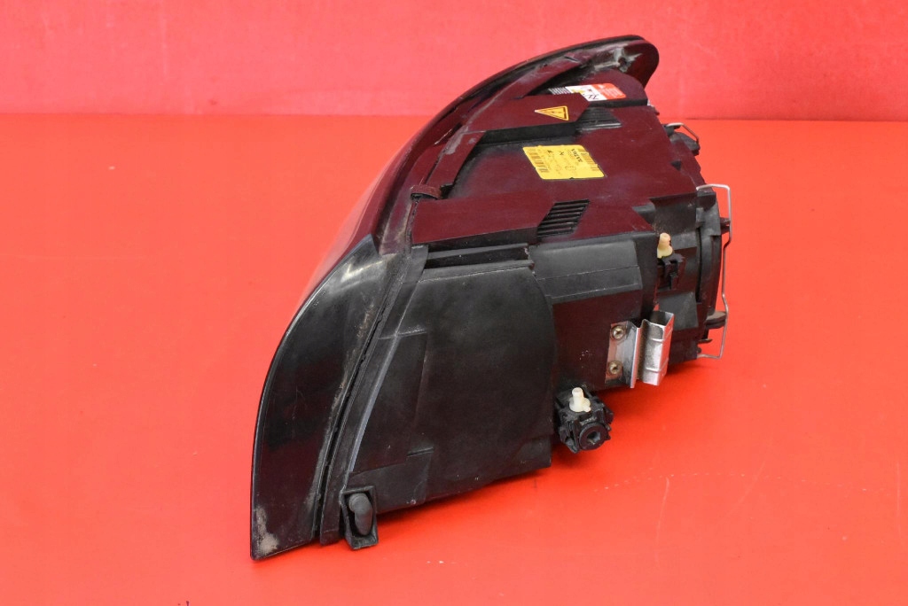 REFLEKTOR right light front lens XENON EU 30698890 VOLVO V50 03-11