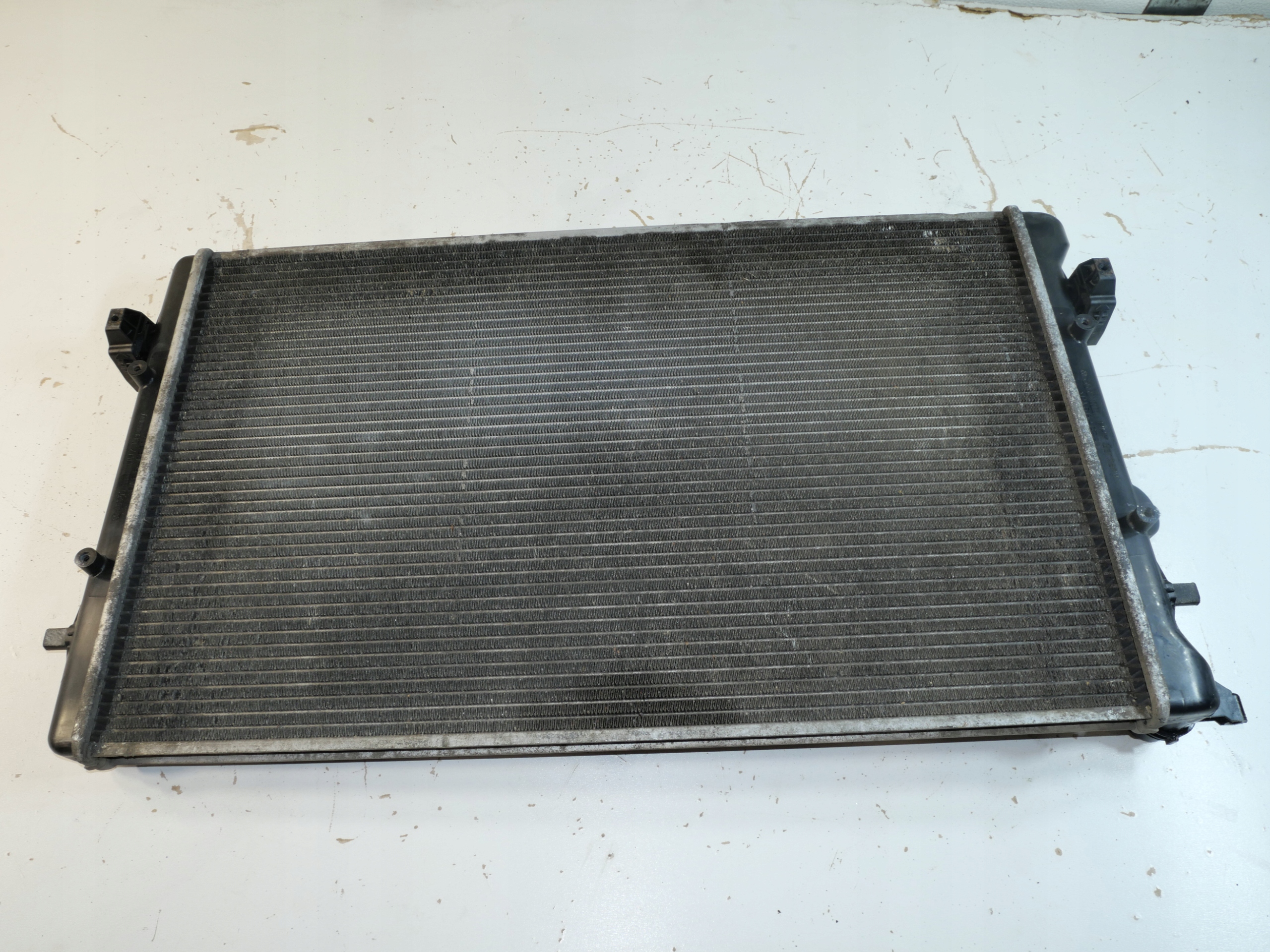 Radiatore / Raffreddatore SKODA OCTAVIA e VW 1J0121253P
