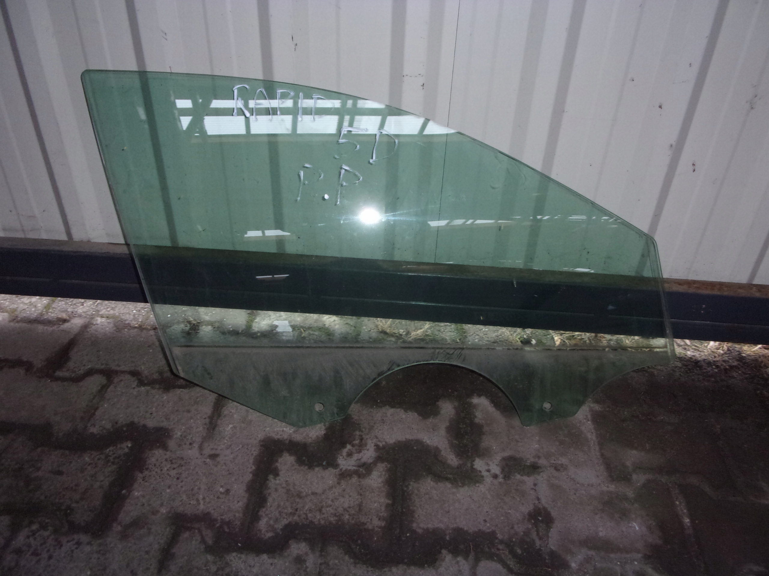 ПЕРЕДНЄ ПРАВЕ СКЛО SKODA RAPID 2015 5D