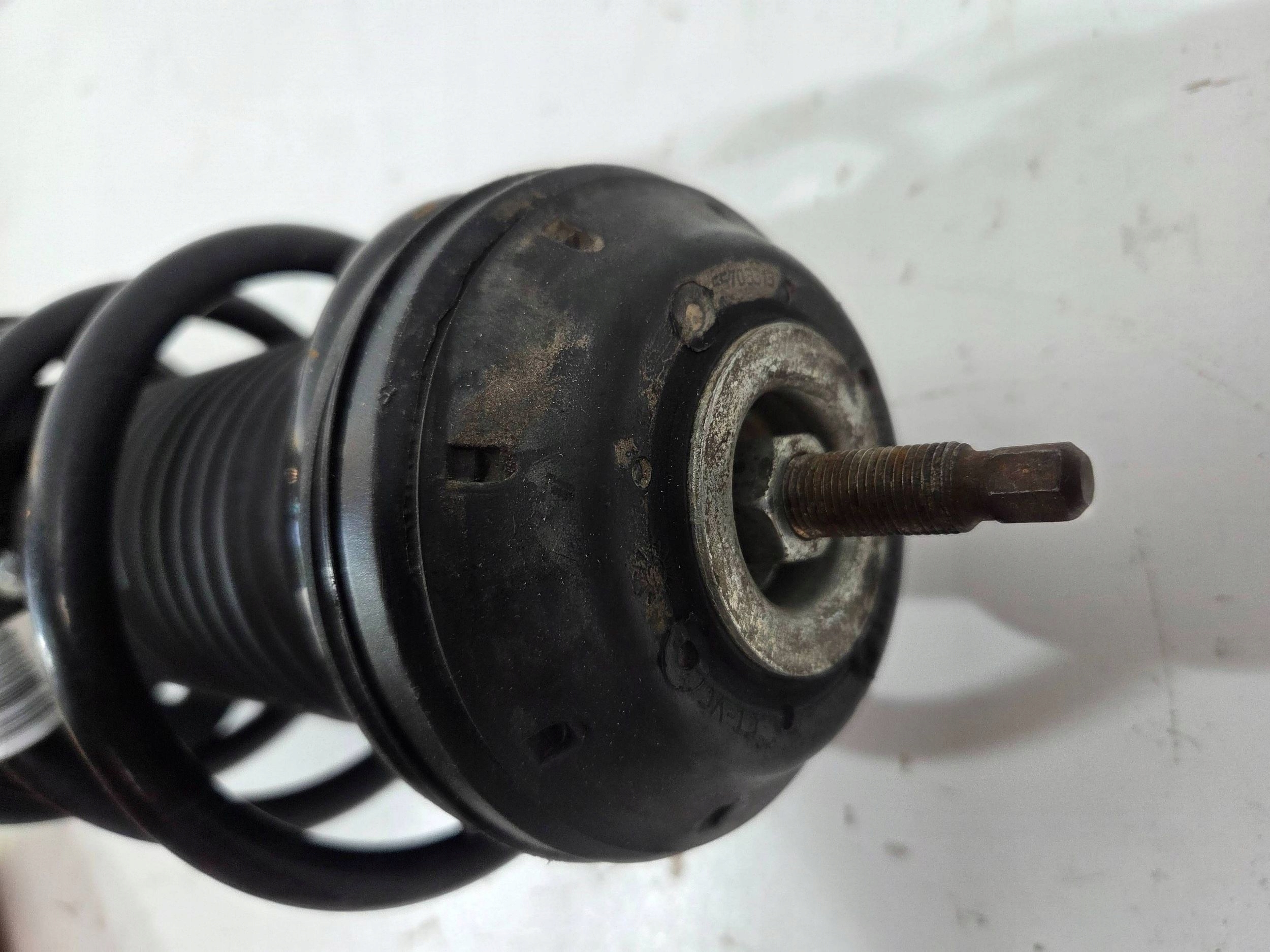 Opel Corsa E shock absorber front left 22283526 (F640)