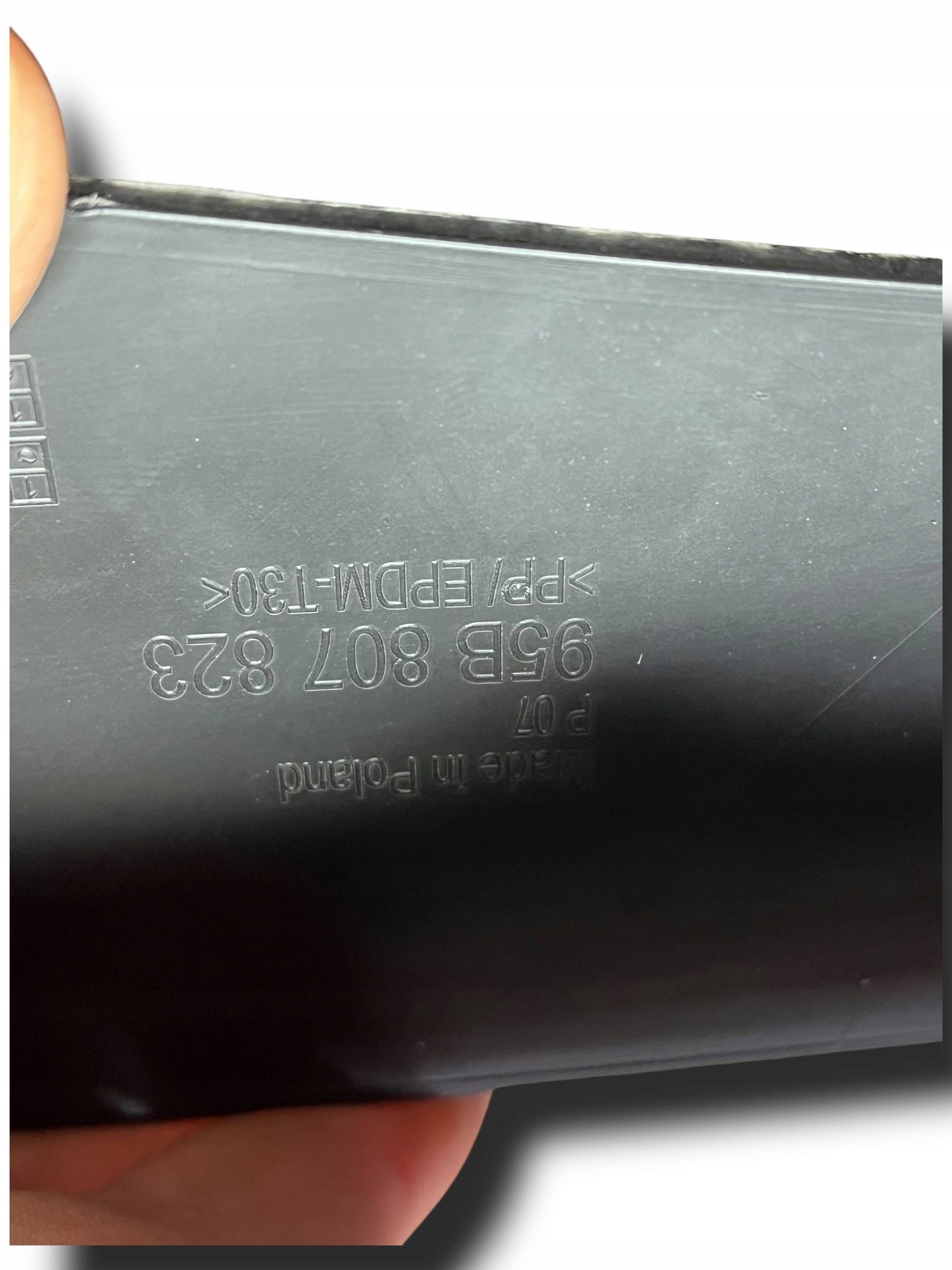 PORSCHE MACAN TURBO Boîte Support plaque 95B807823 !J