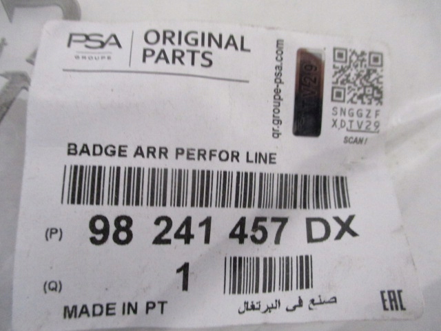 DS7 CROSSBACK MONOGRAM ZNACZEK KLAPY TYLNEJ NOWY ORYGINALNY 98241457DX Marka DS