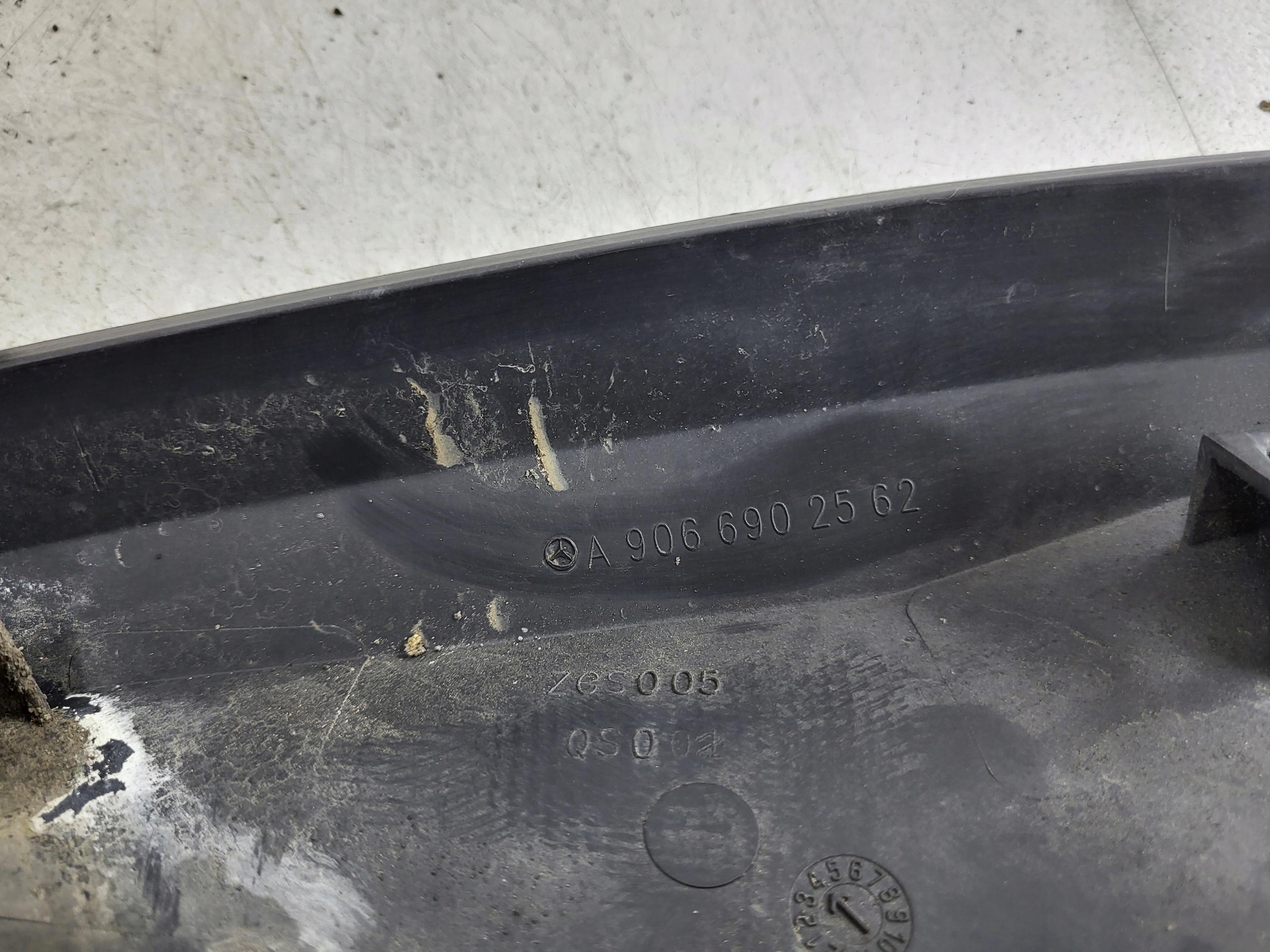VW CRAFTER a SPRINTER 906 lišta blatníku levá předek A9066902562