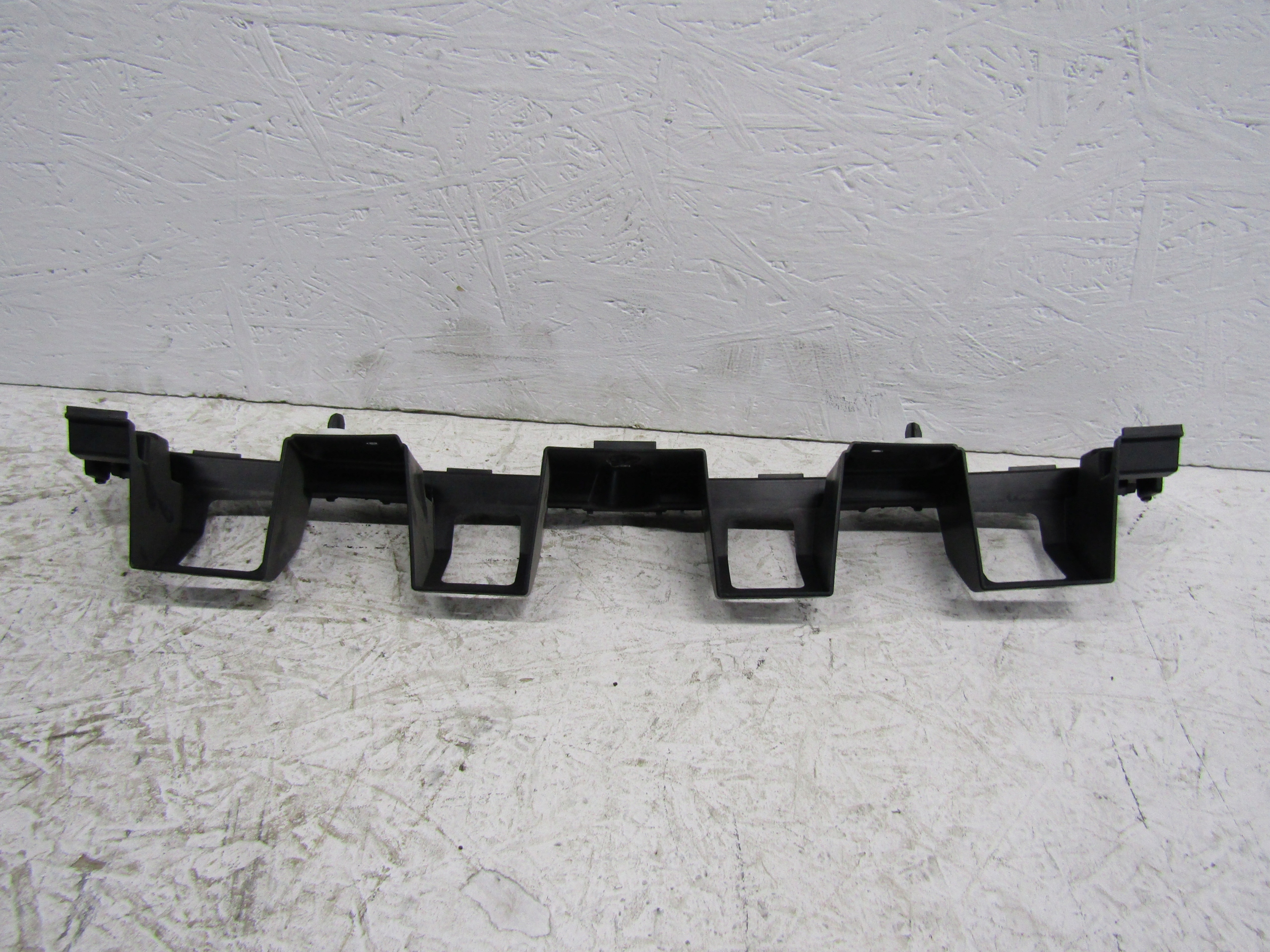 Ford Fiesta Mk8 bumper bracket central rear part 16r