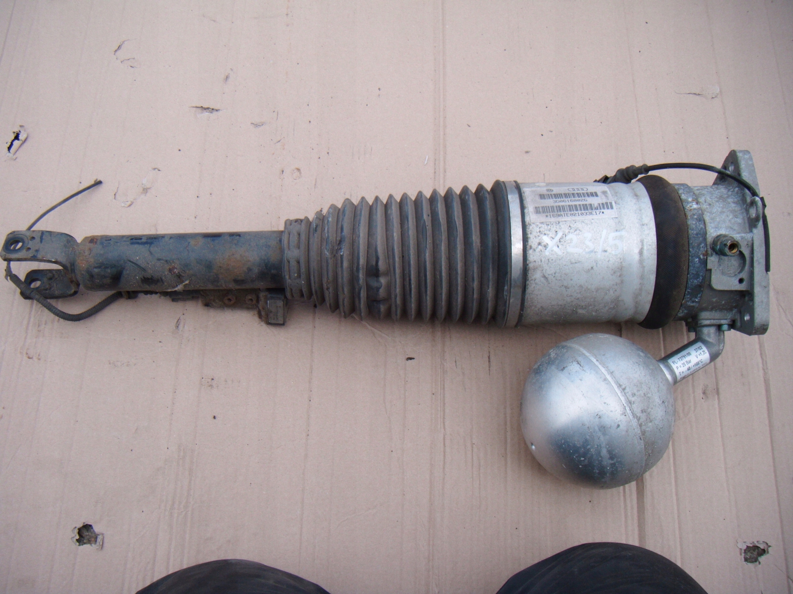 VW PHAETON AMORTYZATOR PRAWY TYŁ 3D0616002G