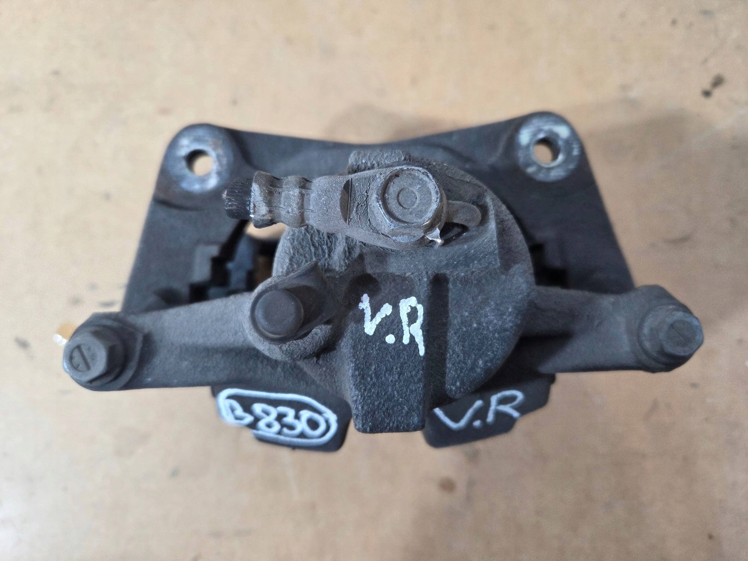 Toyota Corolla E21 caliper brake front right (B830)