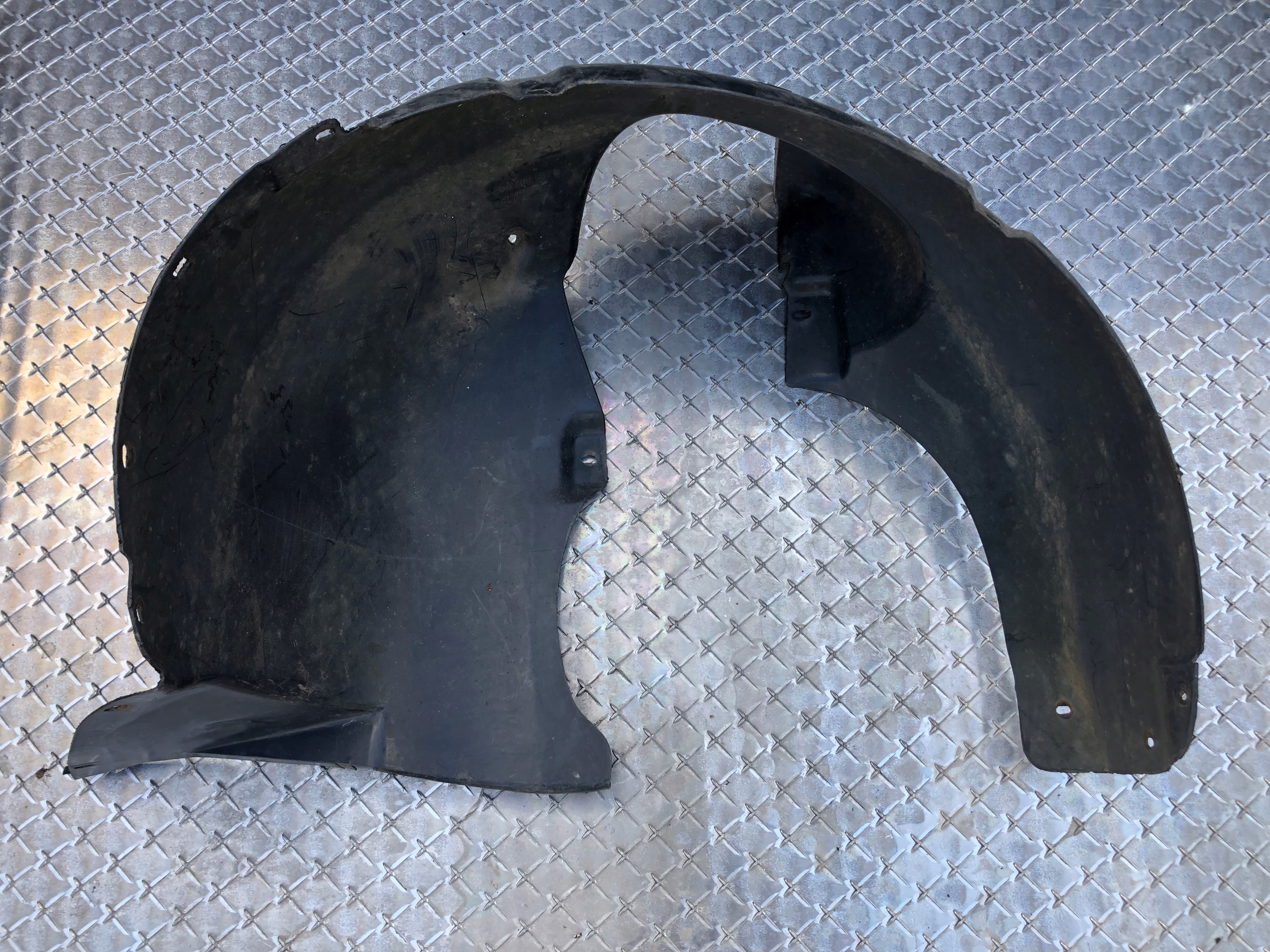 mudguard left front VW POLO 9N 6Q0809957B