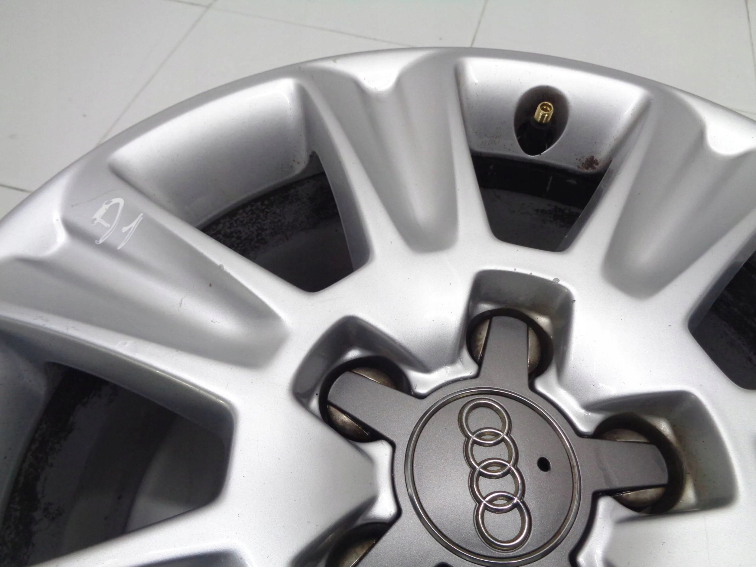 AUDI A1 8X disk hliníkový R15 6,5 J ET 34 8X0601025