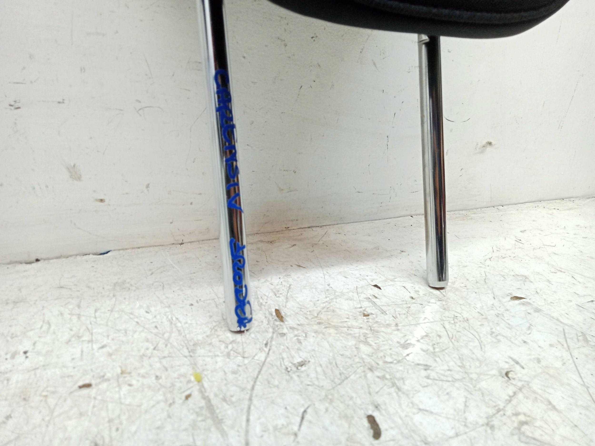 KIA CARENS IV rest seat central rear part 2013