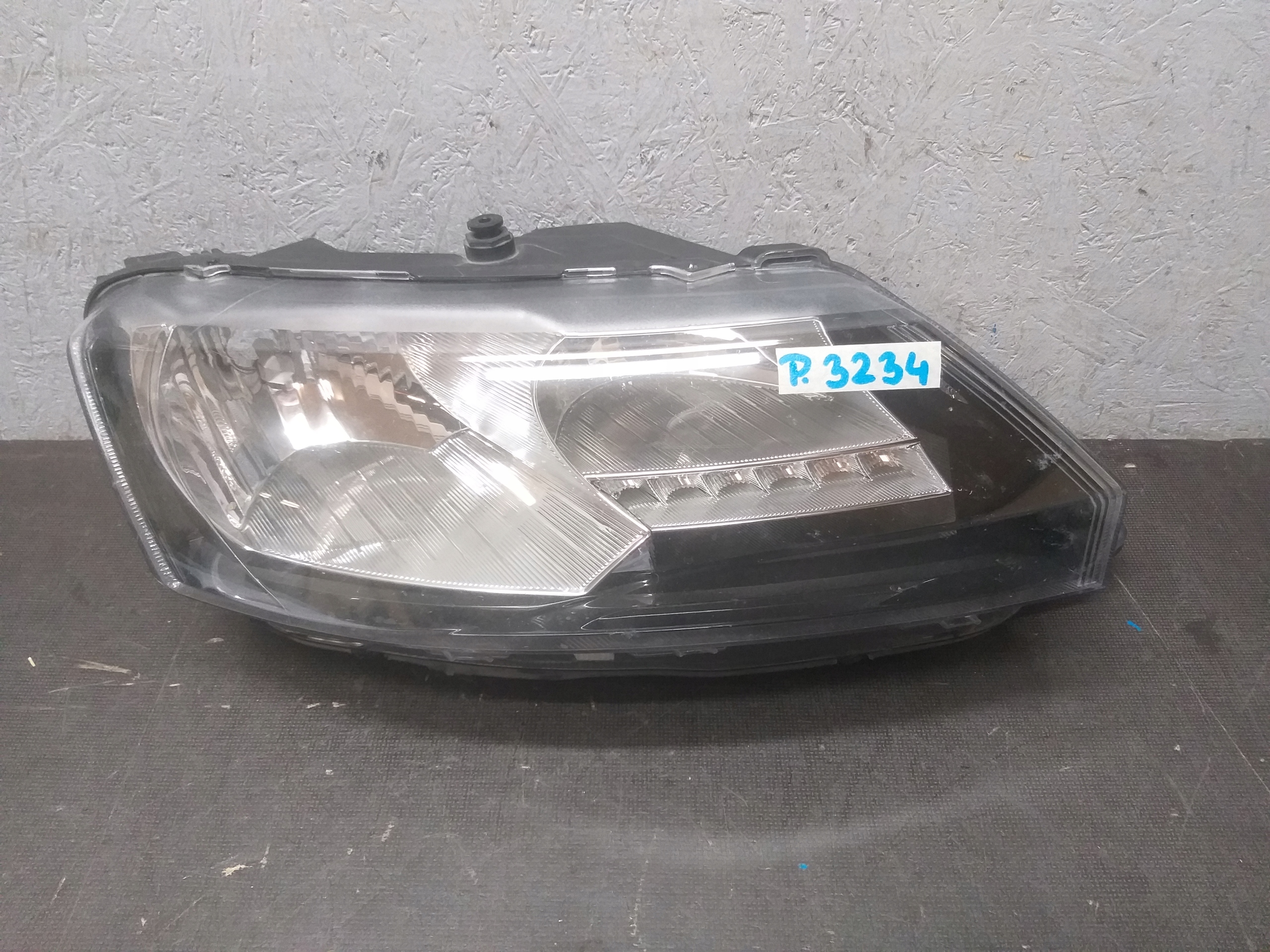 LIGHT FRONT RIGHT SKODA RAPID LED 5JB941016B