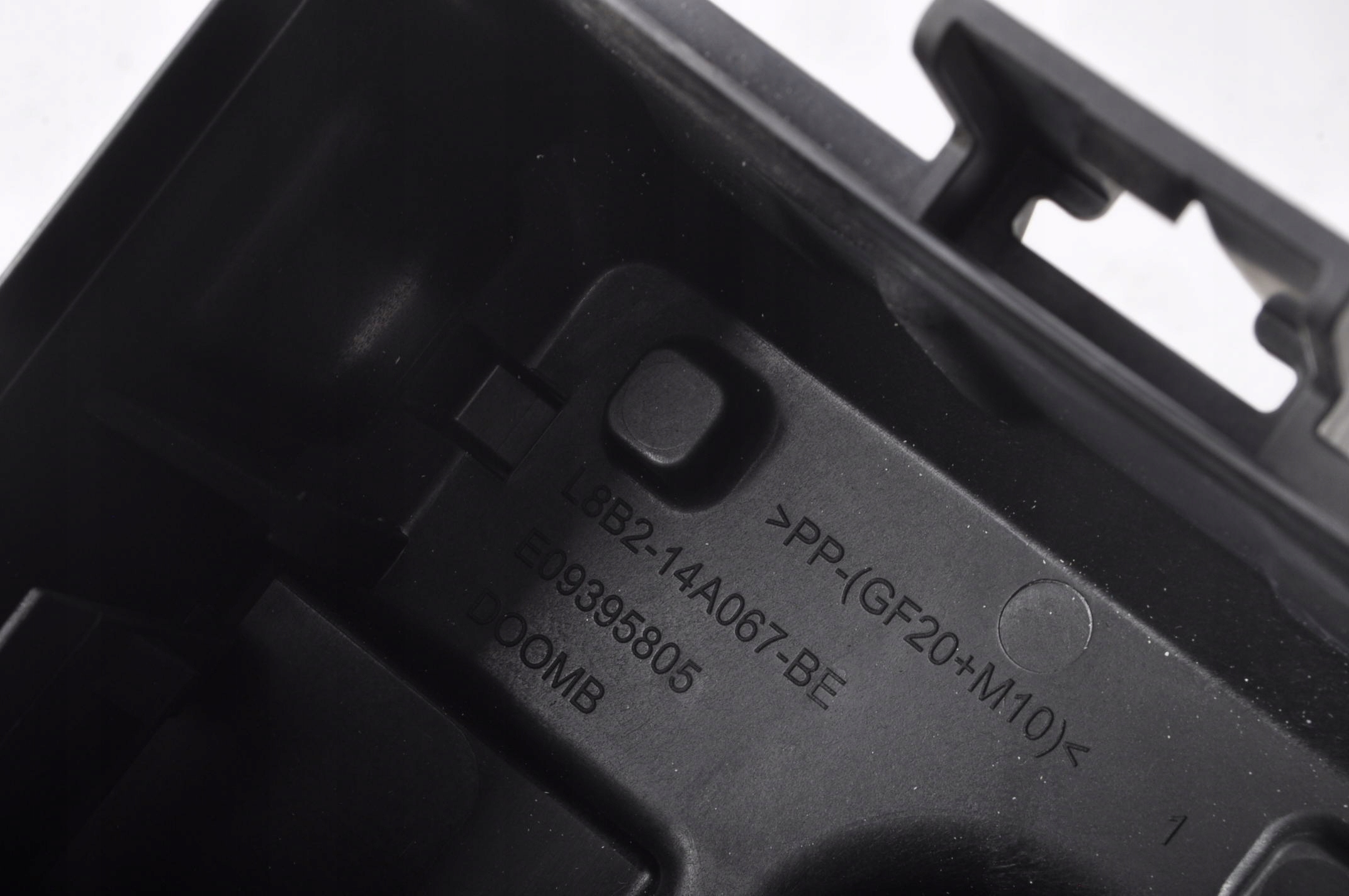 DEFENDER L663 OBUDOWA SKRZYNKI BEZPIECZNIKÓW 21R Producent części Land Rover OE