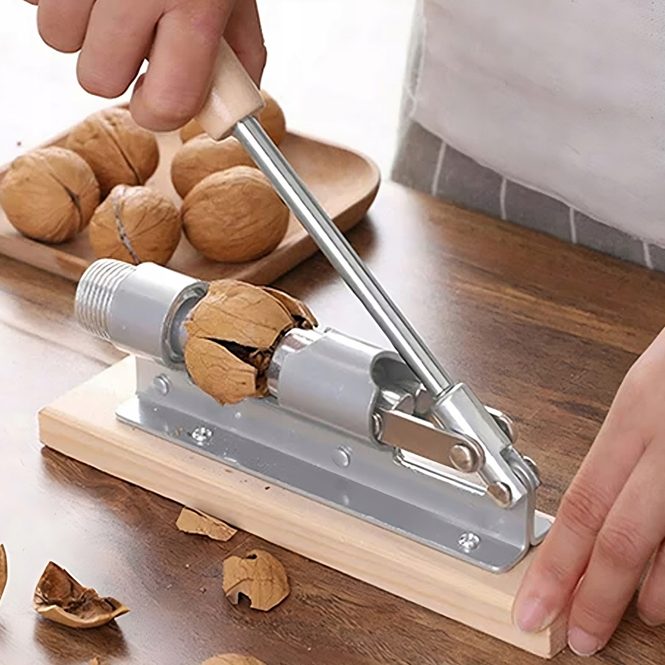 DZIADEK DO ORZECHÓW STALOWY NA PODSTAWCE ANTYPOŚLIZGOWEJ MOCNY REGULOWANY Rodzaj na podstawie