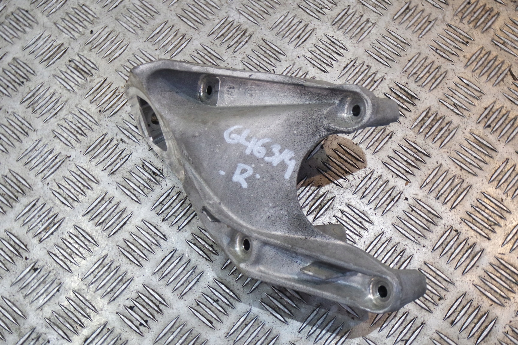 Лапа правая MERCEDES G W463 / 4 A1762233200