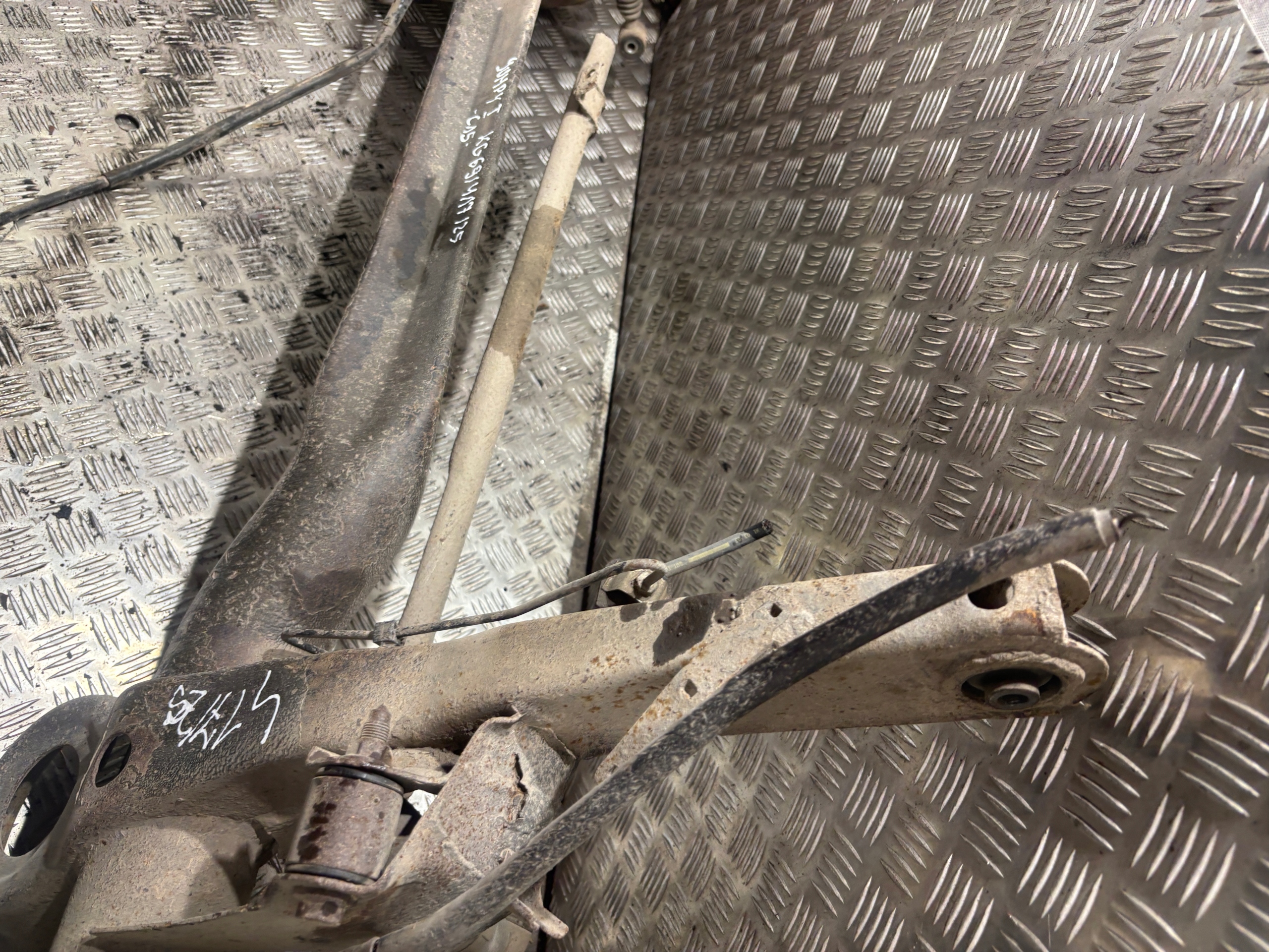 Achsträger heck Citroen Jumpy und 2,0 HDI 1492579080