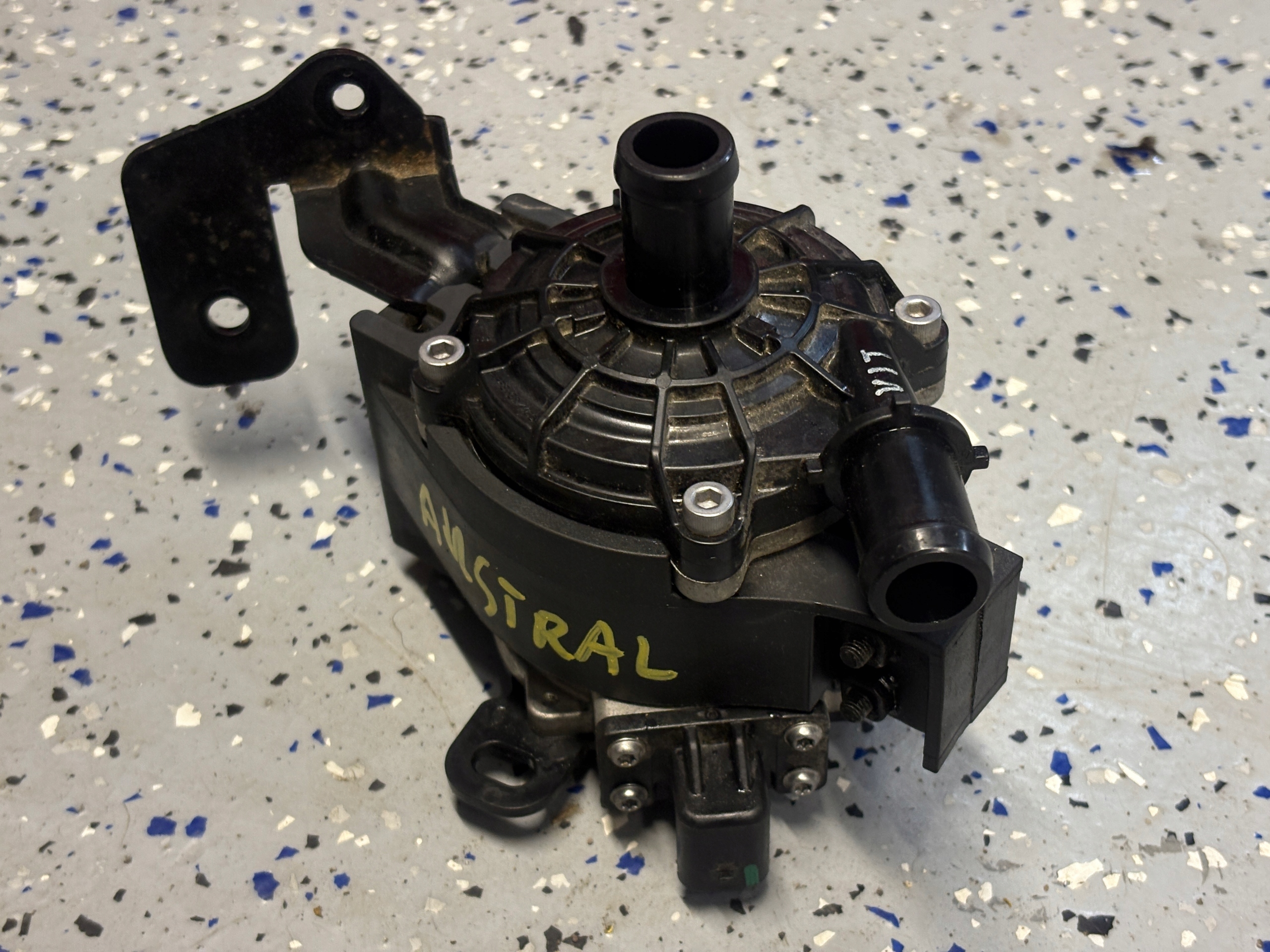 RENAULT AUSTRAL 1,2 EH dodatna pumpa vode 210111797R
