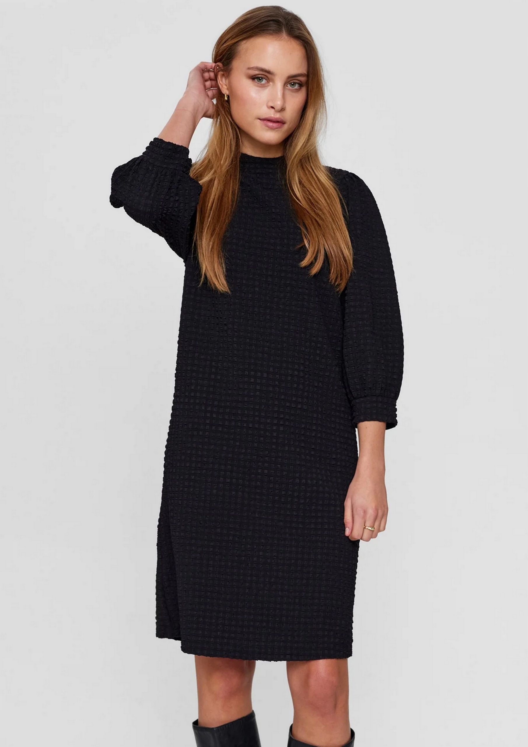 Numph černá šaty-NUVILJE 40 L