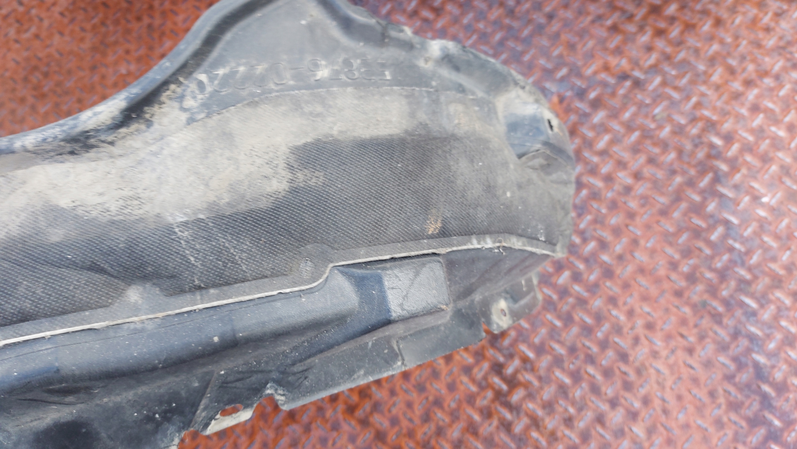 mudguard left front TOYOTA AURIS and 06-09