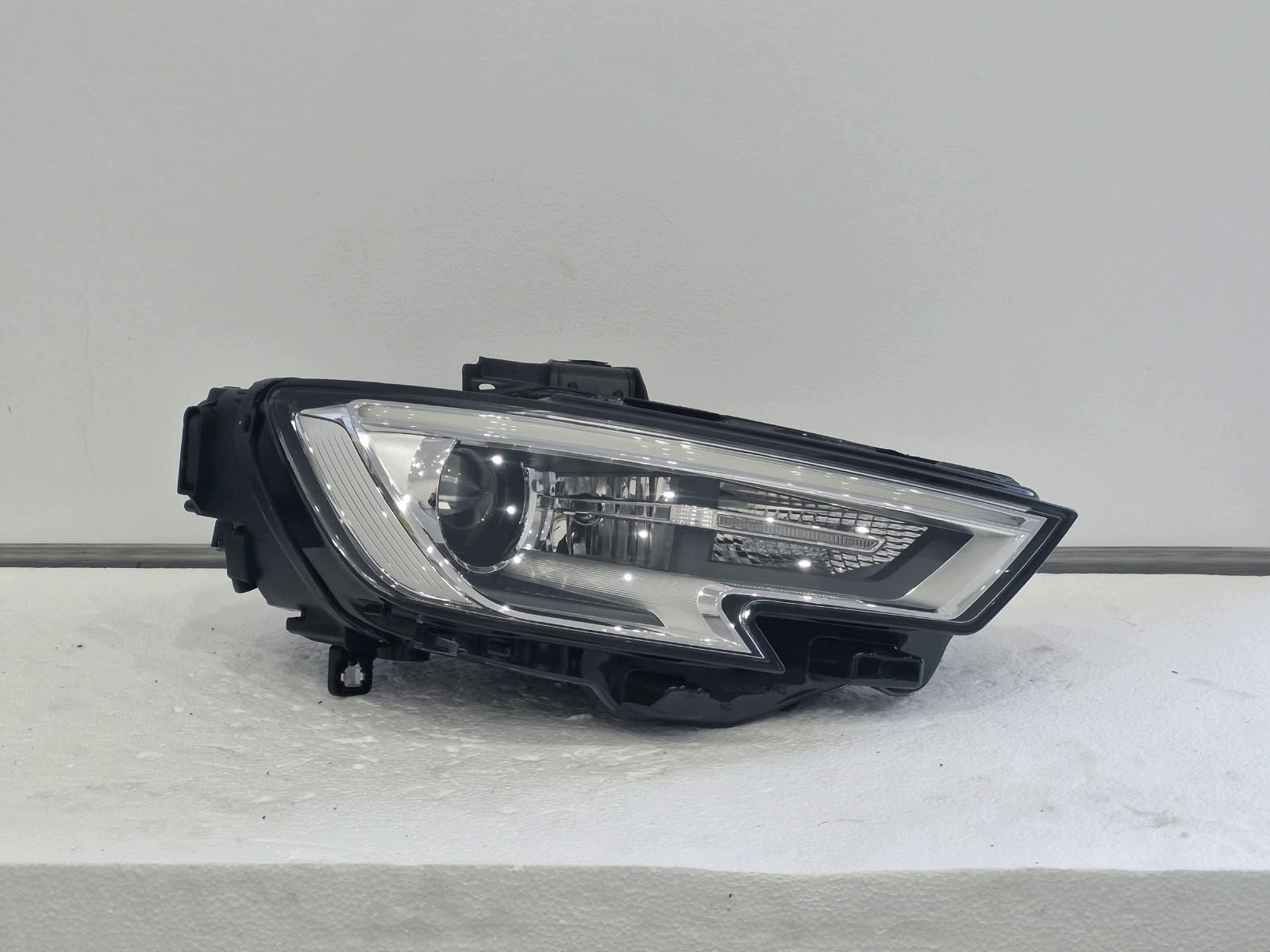 light right Audi A3 8V LIFT Bi-Xenon LED