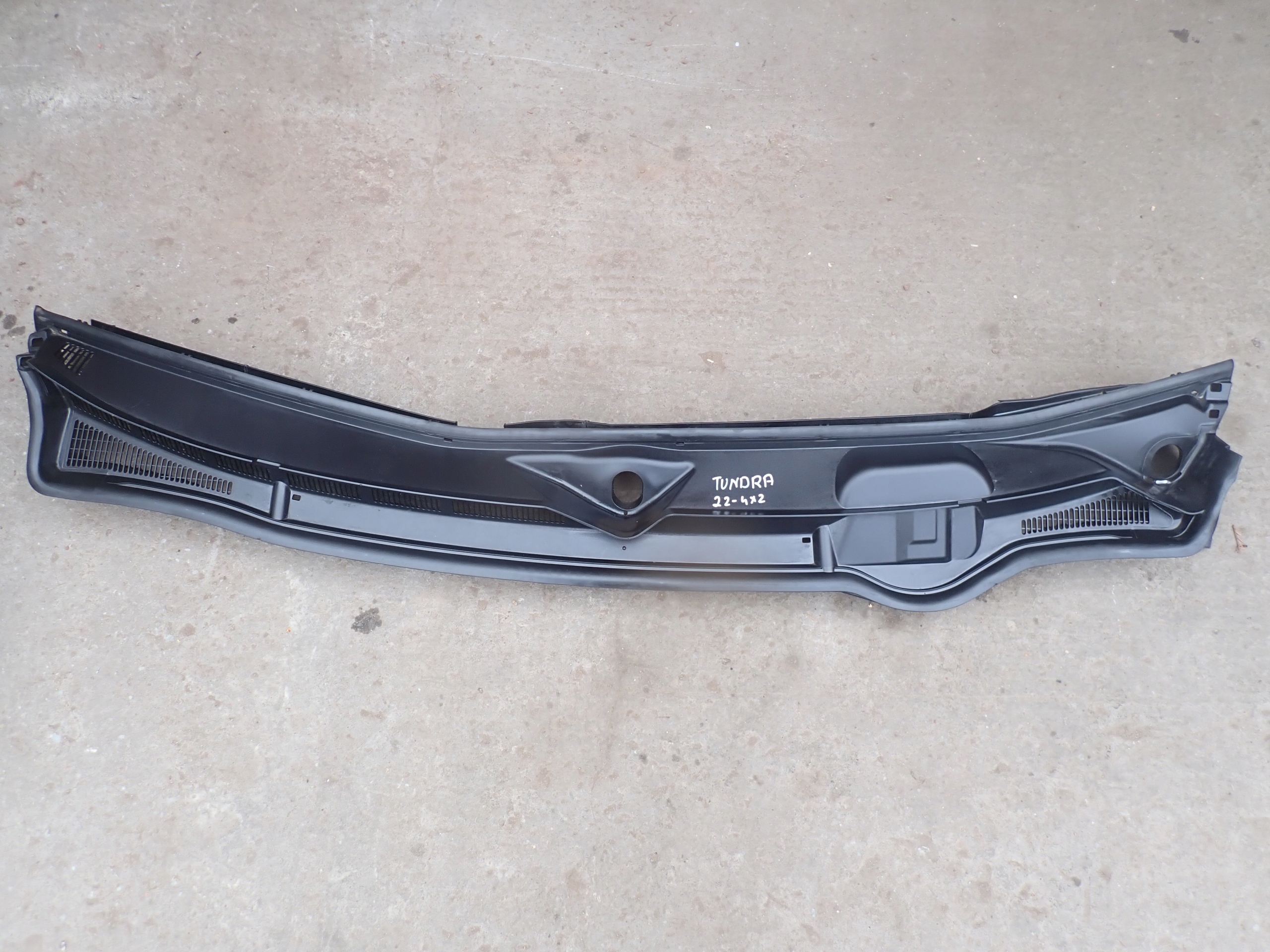 Podszybie Toyota Tundra Sequoia 2022-