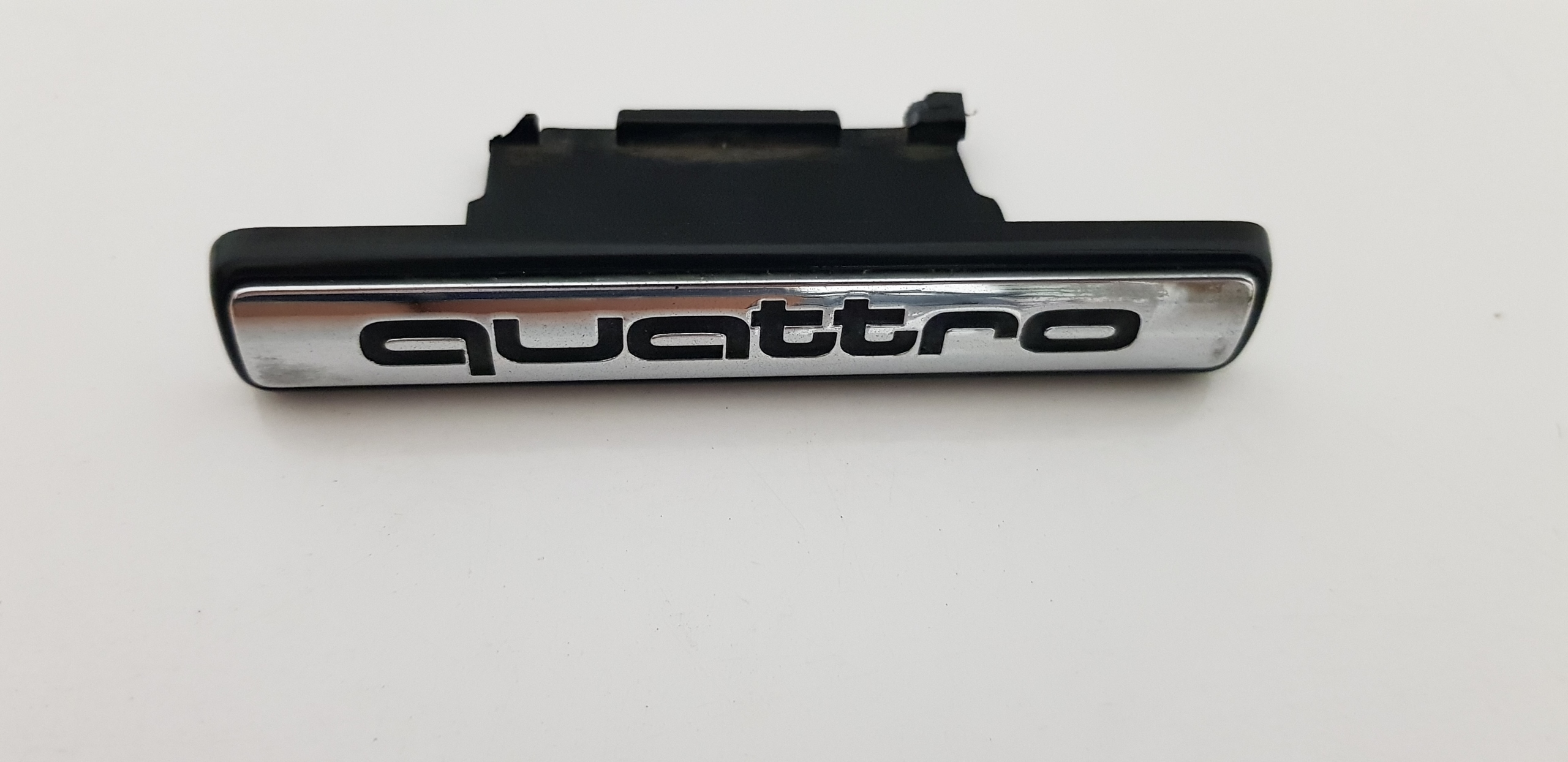 Audi Q3 2011-2015 Emblemat решетка радиатора