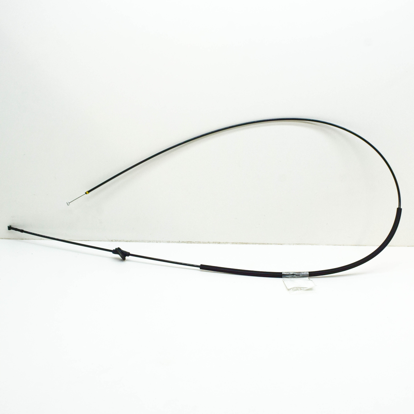 ТРОС ТЯГА КРЕПЛЕНИЕ К ОТКРЫВАНИЯ КАПОТА КРЫШКИ ДВИГАТЕЛЯ AUDI Q3u 2012-..