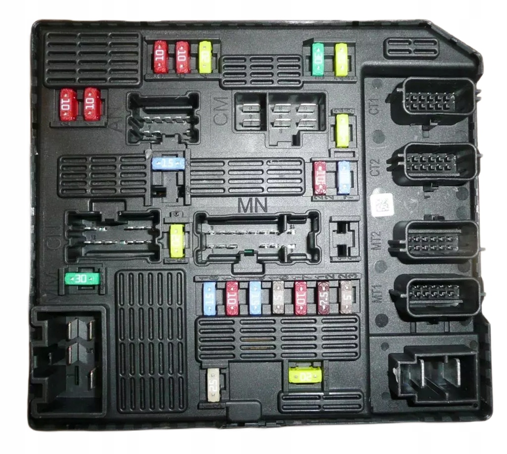 SKRZYNKA BEZPIECZNIKÓW 284B69009R RENAULT