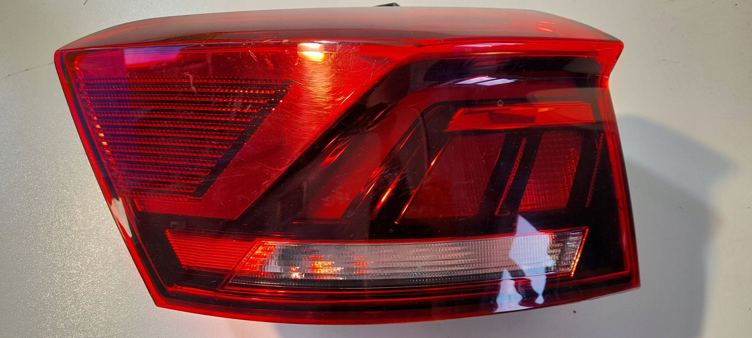 Volkswagen T-Roc light rear left 2GA945095A (R660)