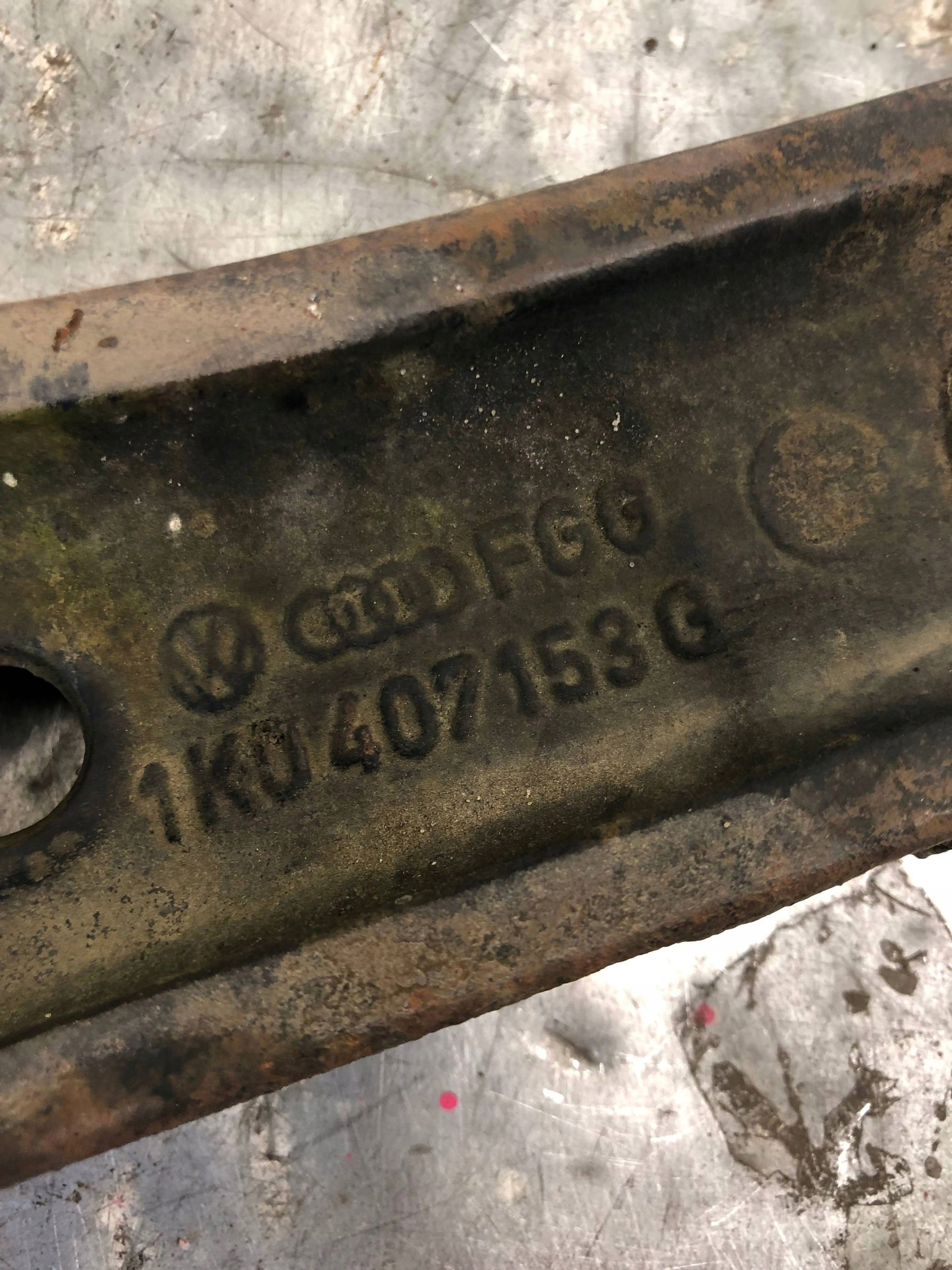 arm right front VW 1K0407153G