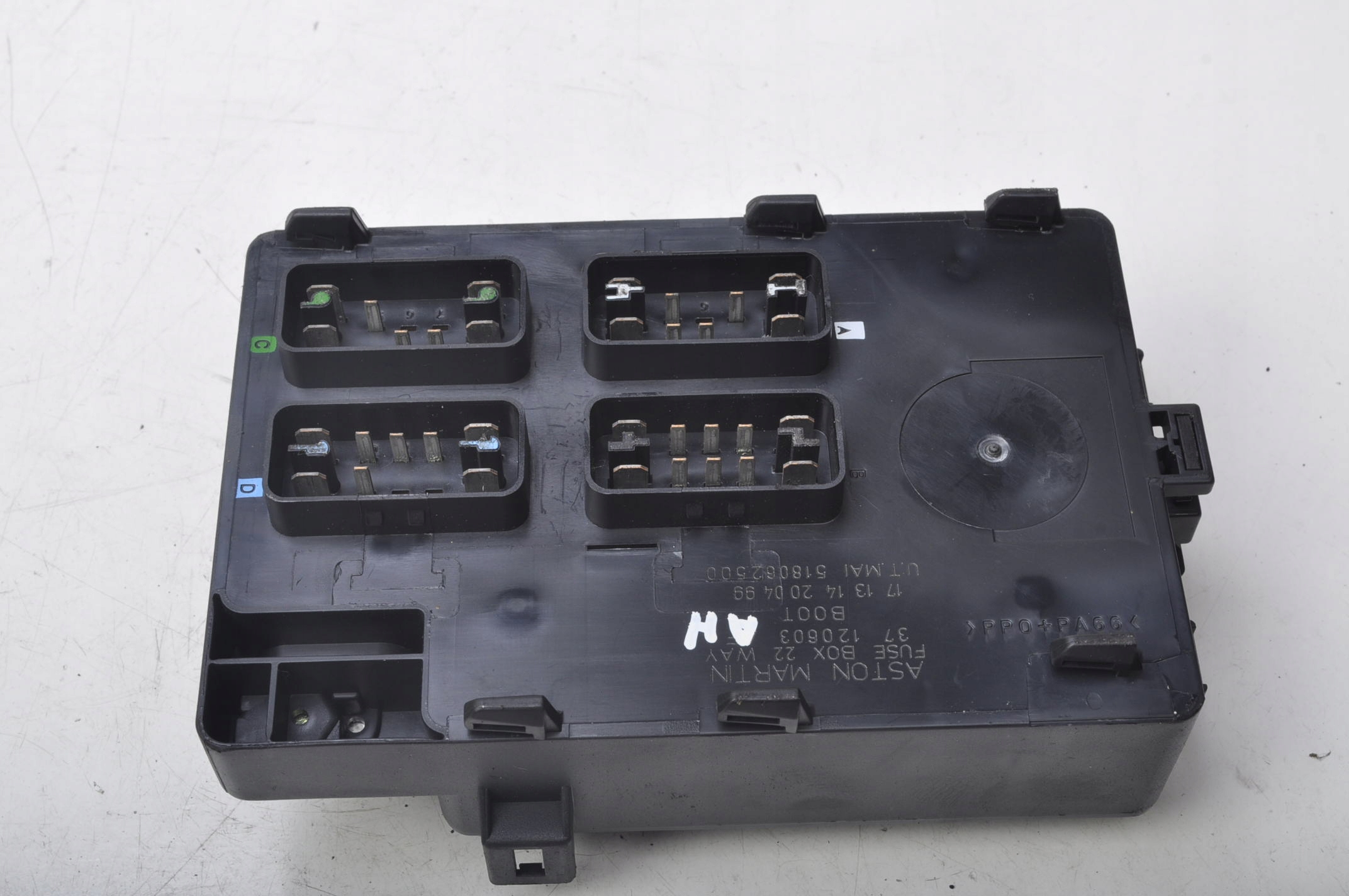 ASTON MARTIN DB7 5.9 SKRZYNKA BEZPIECZNIKÓW Producent części Aston Martin