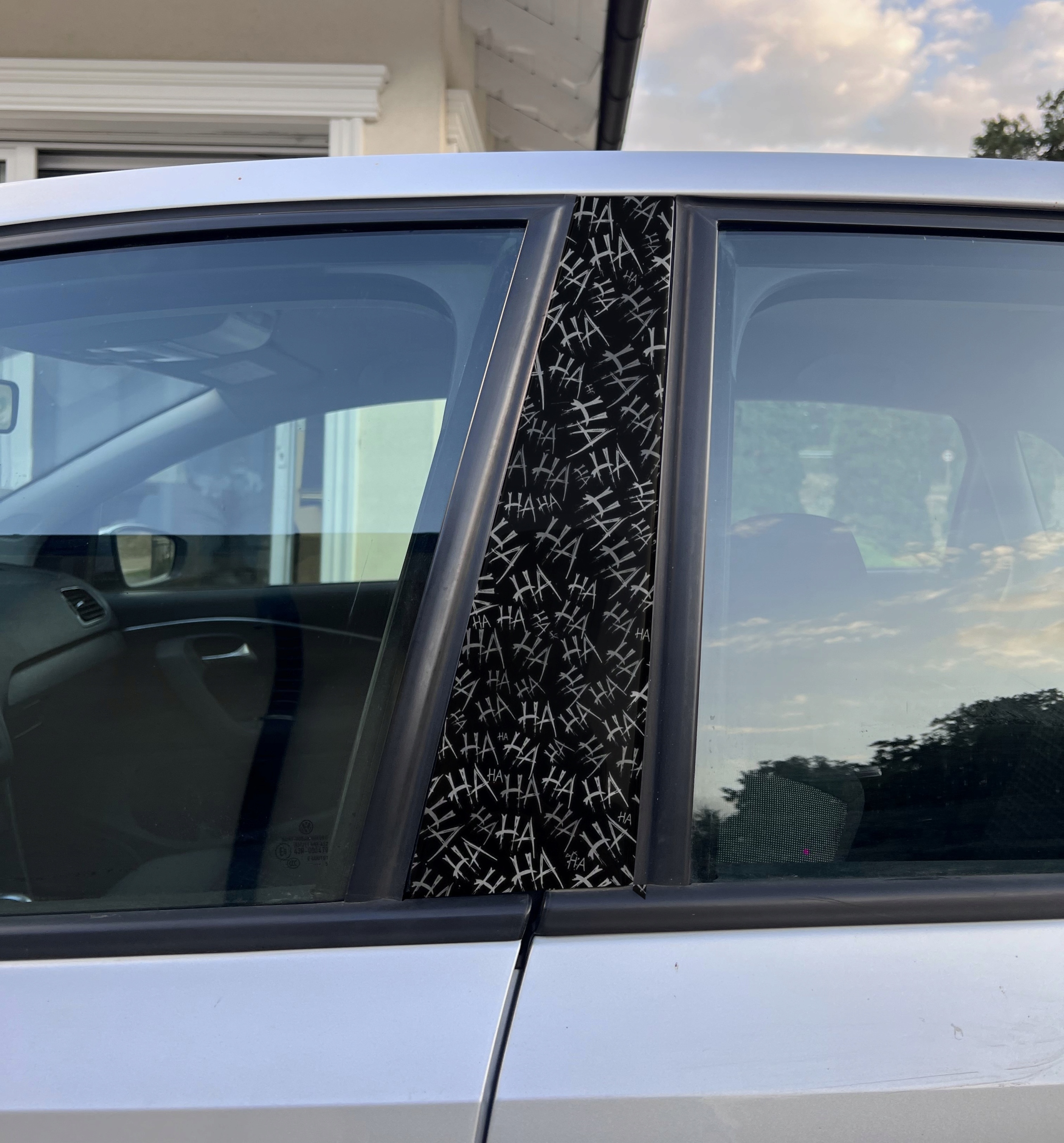 Naklejka na słupek auta ''hahaha'' Joker Folia Premium