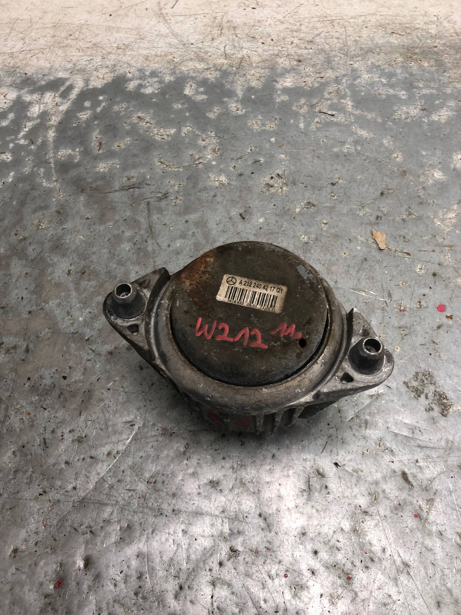 holder engine mount MERCEDES W212 A2122404217