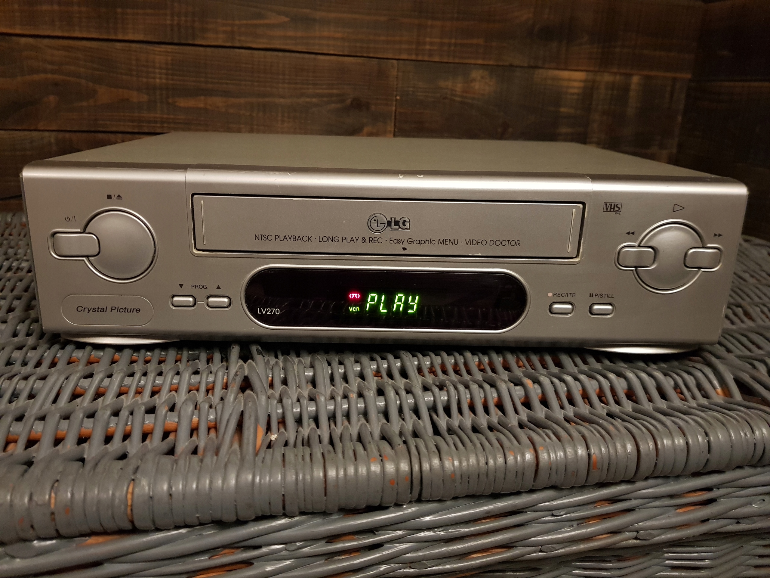 1402. MAGNETOWID LG LV270