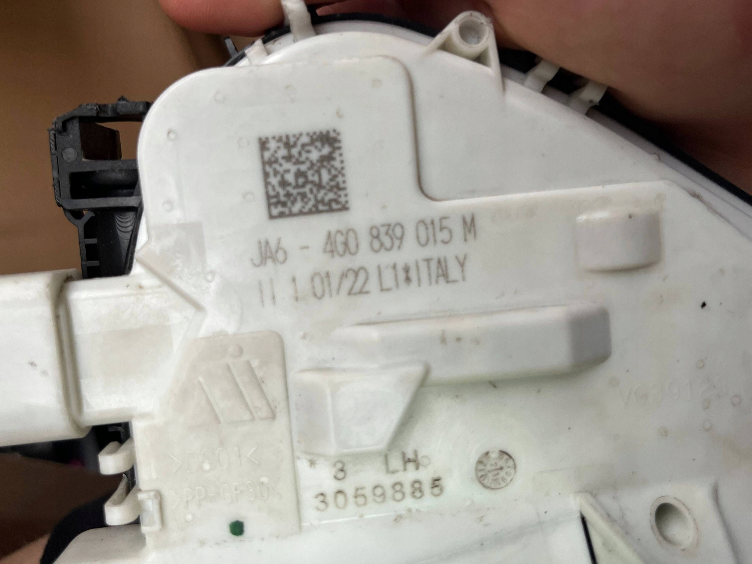 AUDI A6 C7 lock door left rear part 4G0839015M @M