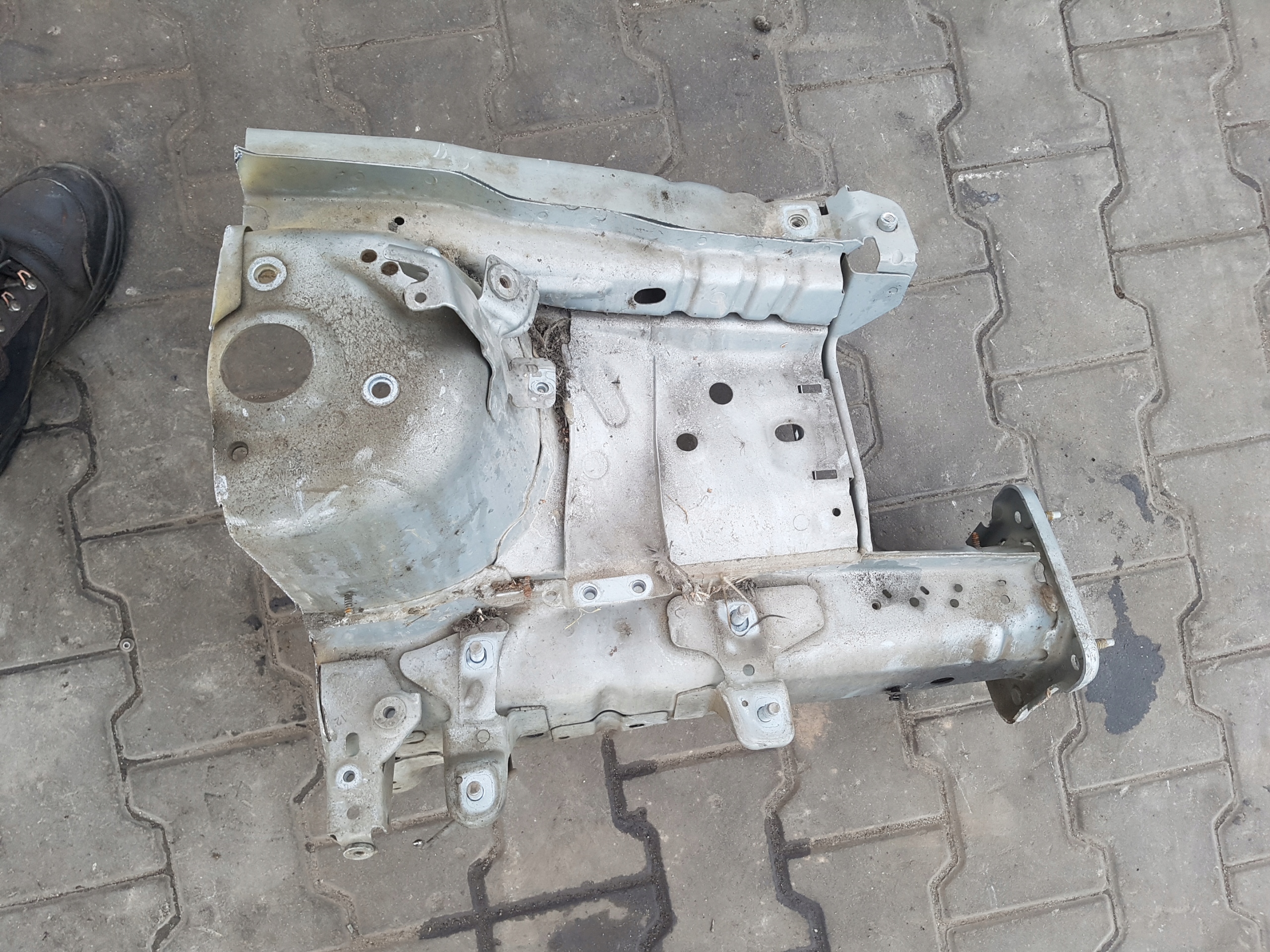 VOLVO C30 06-12r ЛОНЖЕРОН ЛІВА ПЕРЕД 477-46