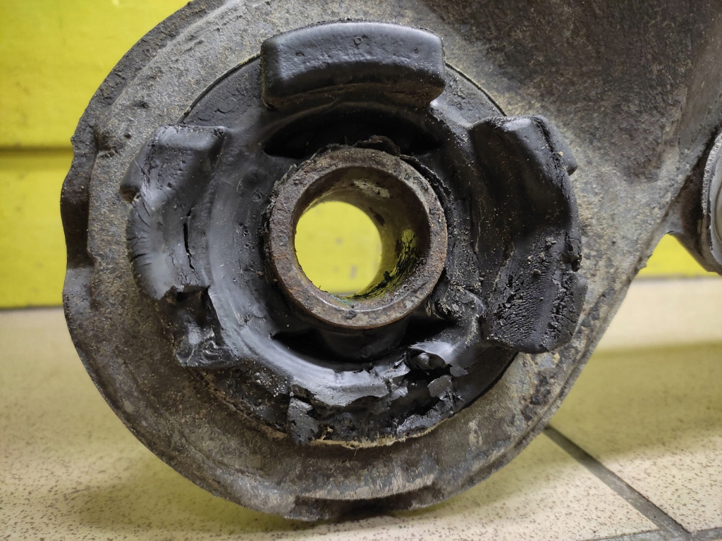 VOLVO XC90 2.9 subframe axle beam axle beam