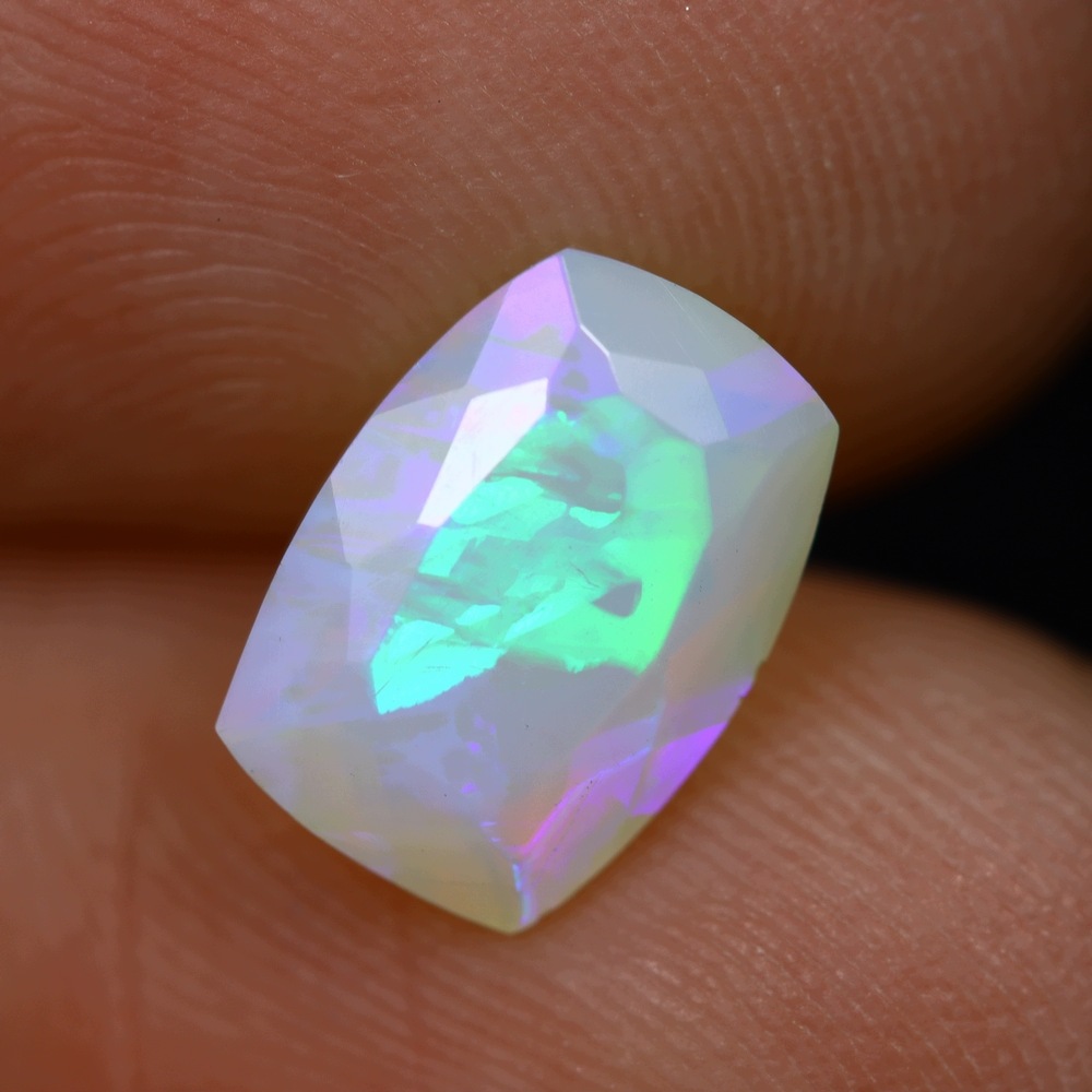 Přírodní opál 1.20 ct Cushion Etiopie certifikát Wbd