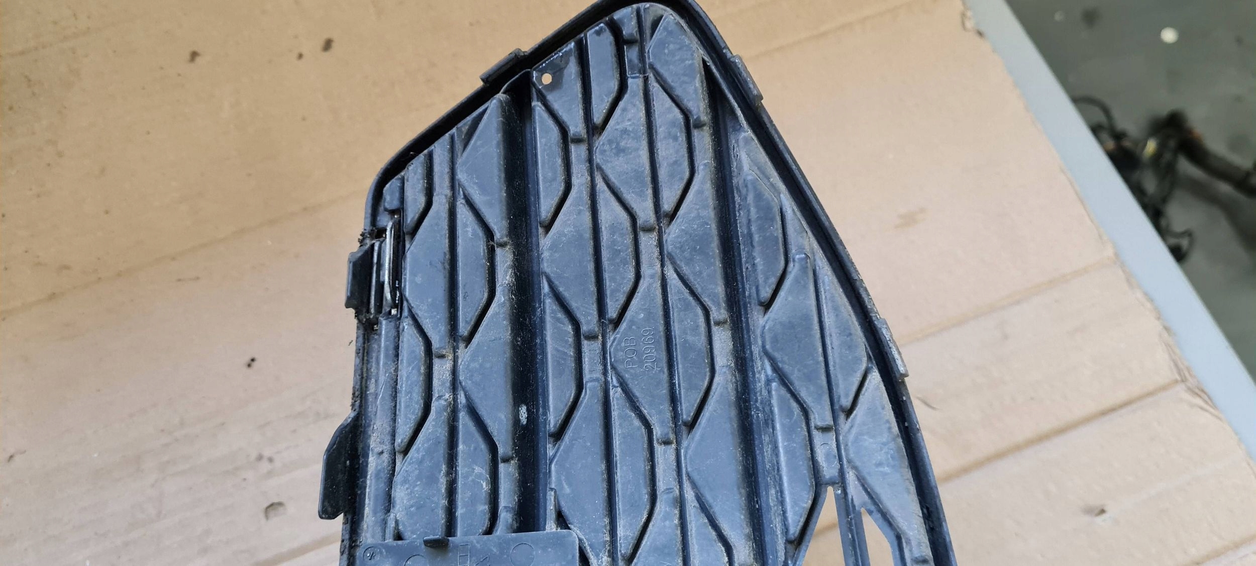 A6 C8 4K grid of a bumper left left front 4K0807681C