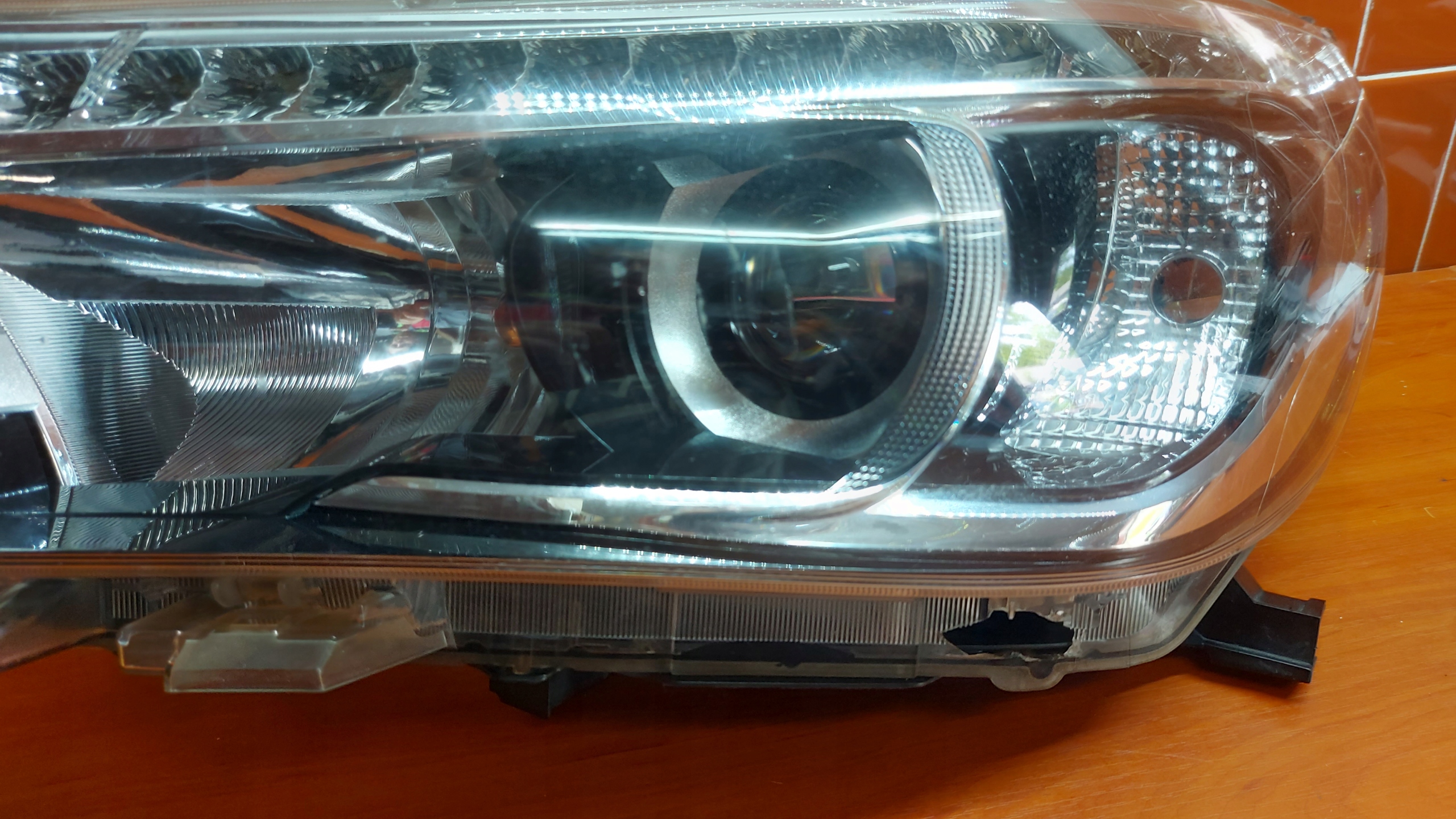 REFLEKTOR light left left front TOYOTA HILUX VIII 15-20