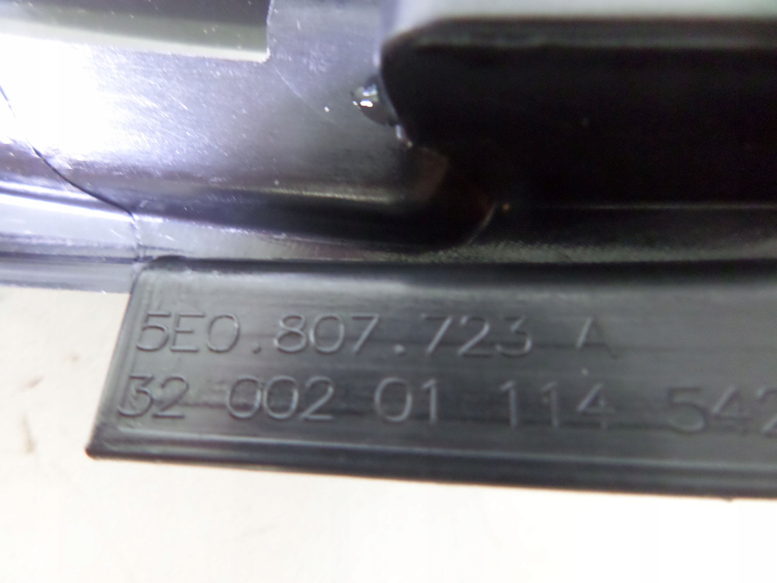 SUPPORT SUPPORT PLAQUE AVANT GAUCHE SKODA OCTAVIA III 17