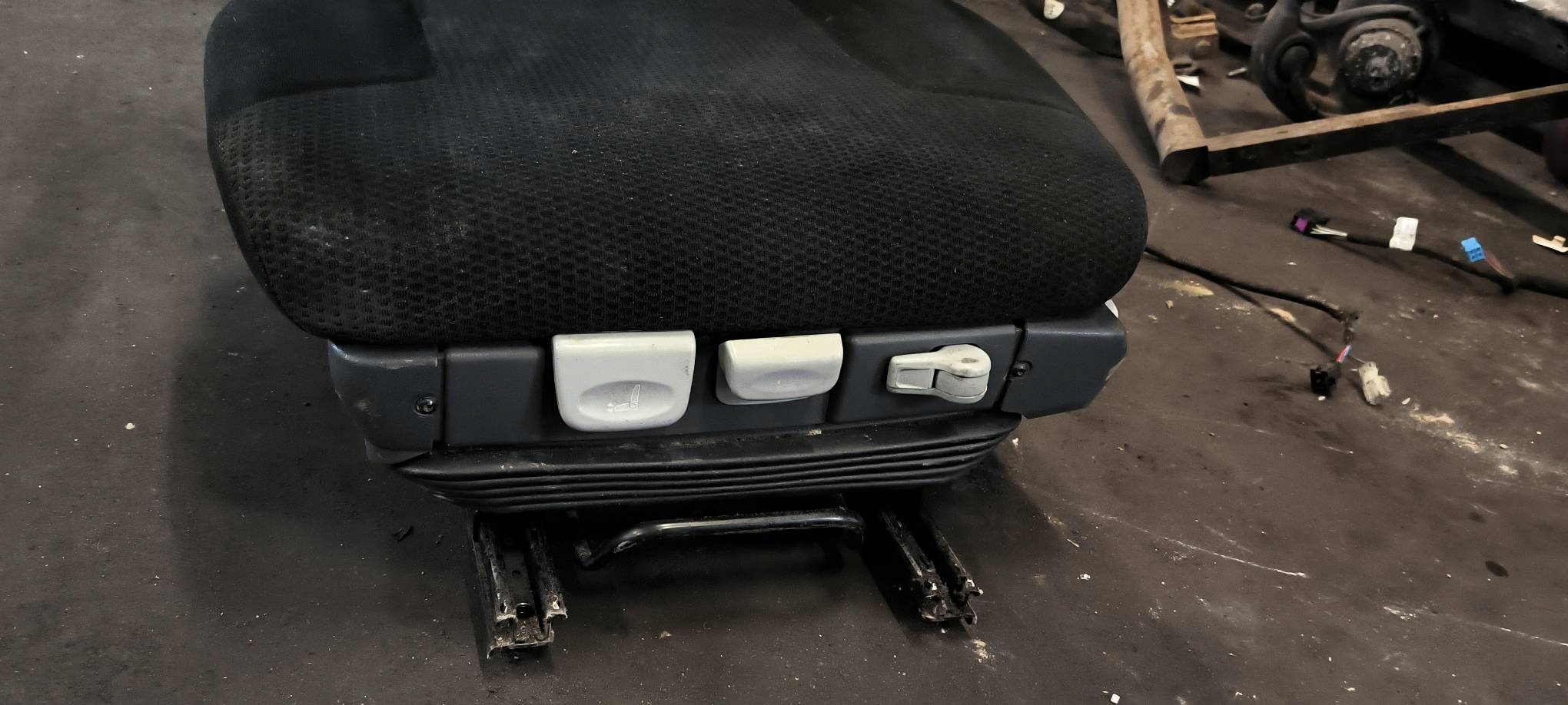 seat front PNEUMATYCZNY MAN TGX 18.440