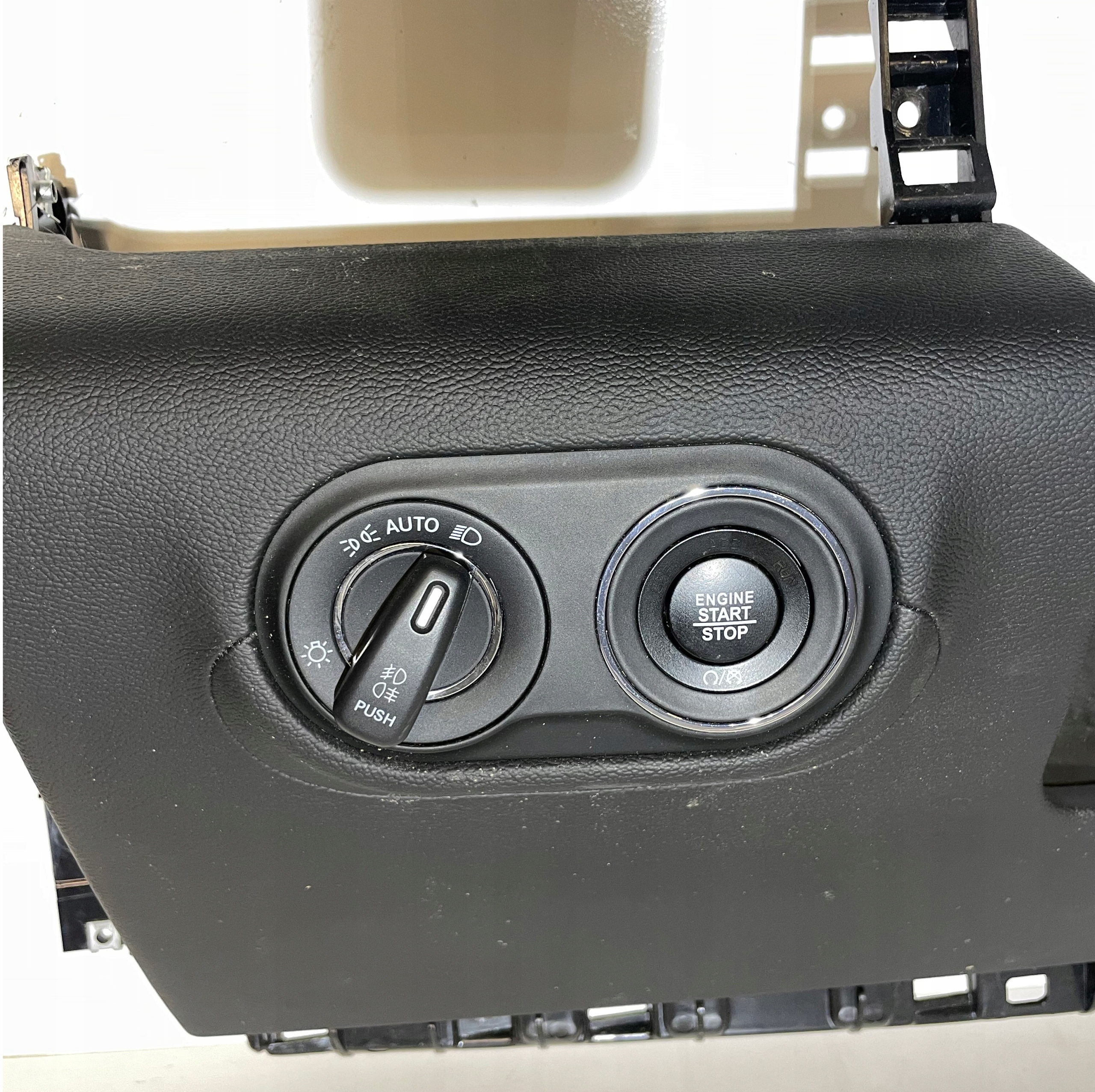 MASERATI LEVANTE BLENDE ABDECKUNG UNTER LENKRAD 670043350