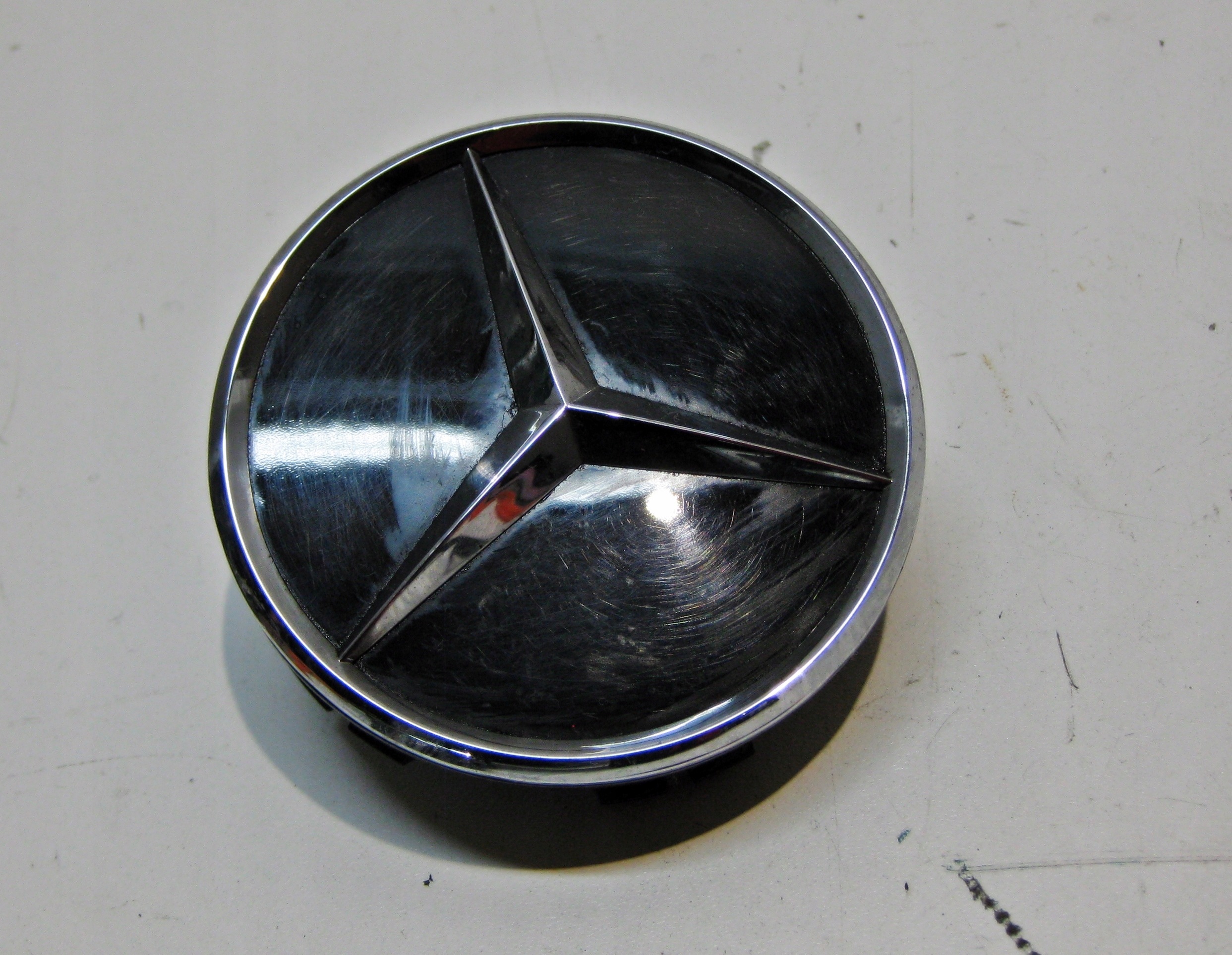 MERCEDES couvre/cache pivot couvercle MERCEDES AMG A0004002700