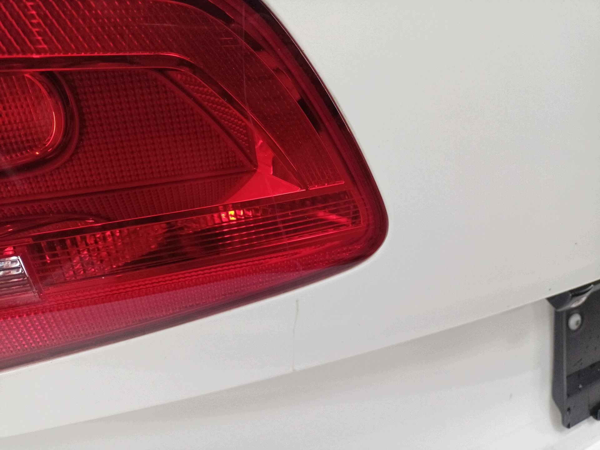 rear trunk door boot Volkswagen Touran 2nd facelift 2011